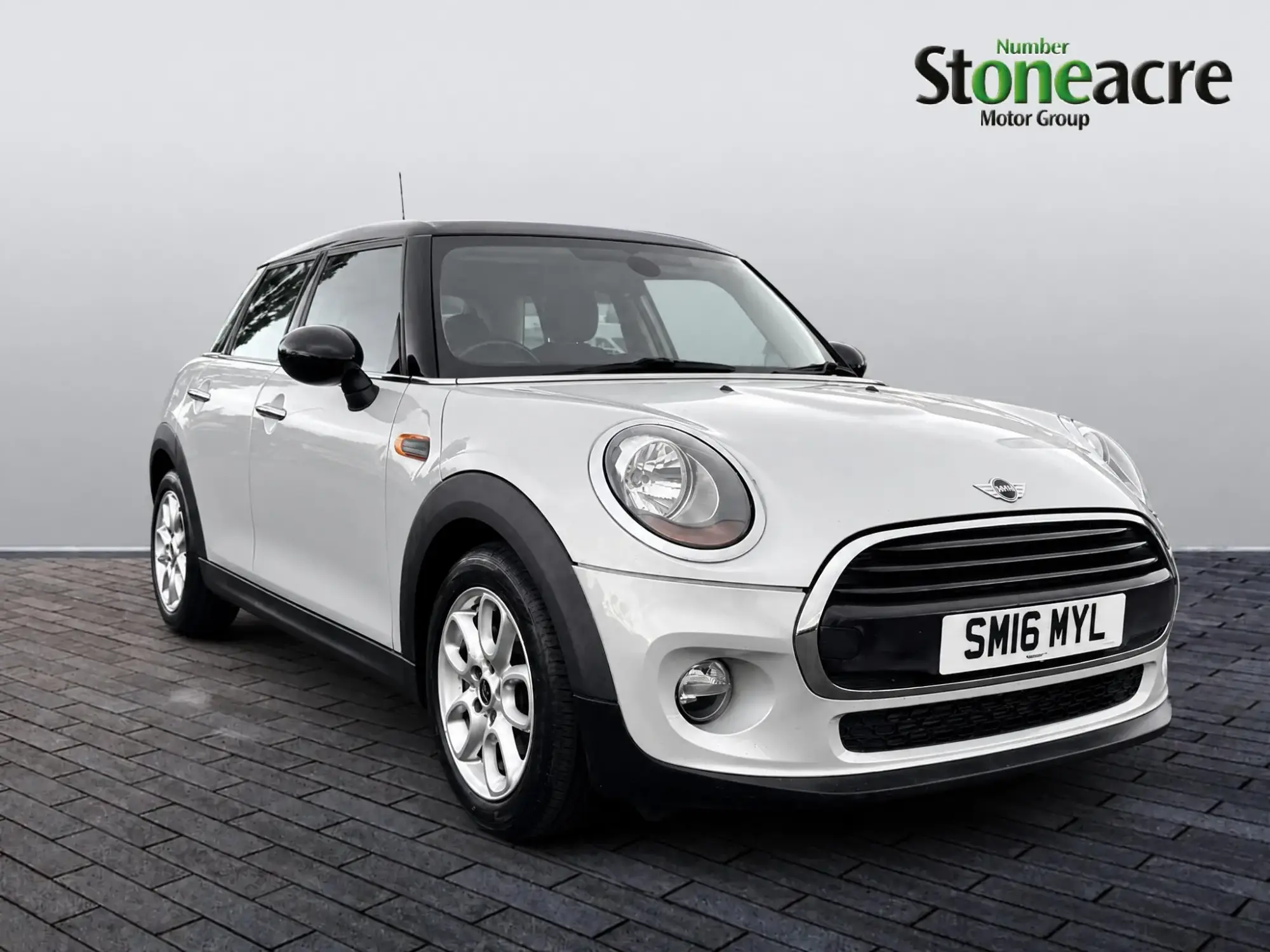 MINI Hatch 1.5 Cooper Euro 6 (s/s) 5dr SM16MYL Image 1