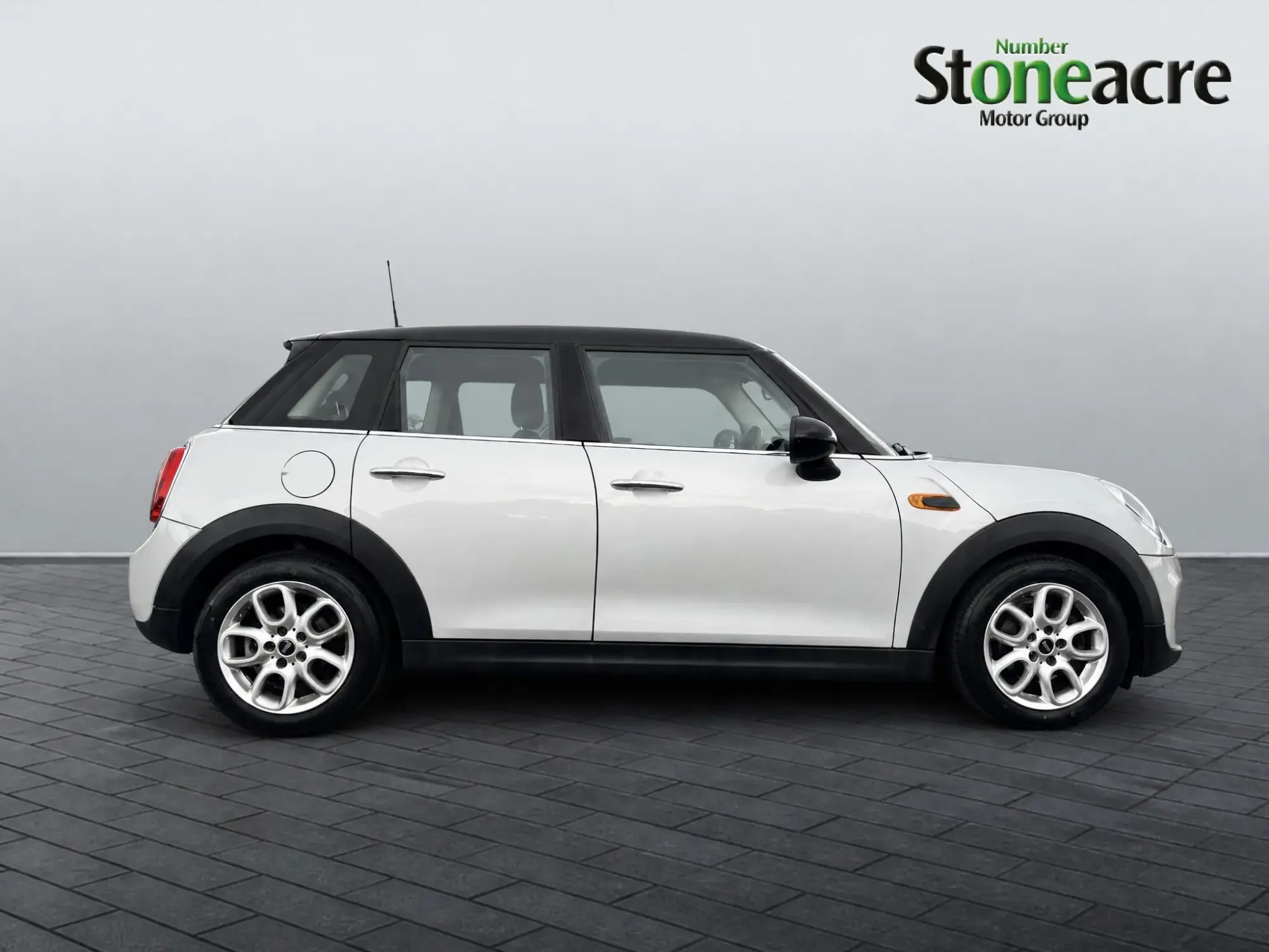 MINI Hatch 1.5 Cooper Euro 6 (s/s) 5dr SM16MYL Image 2