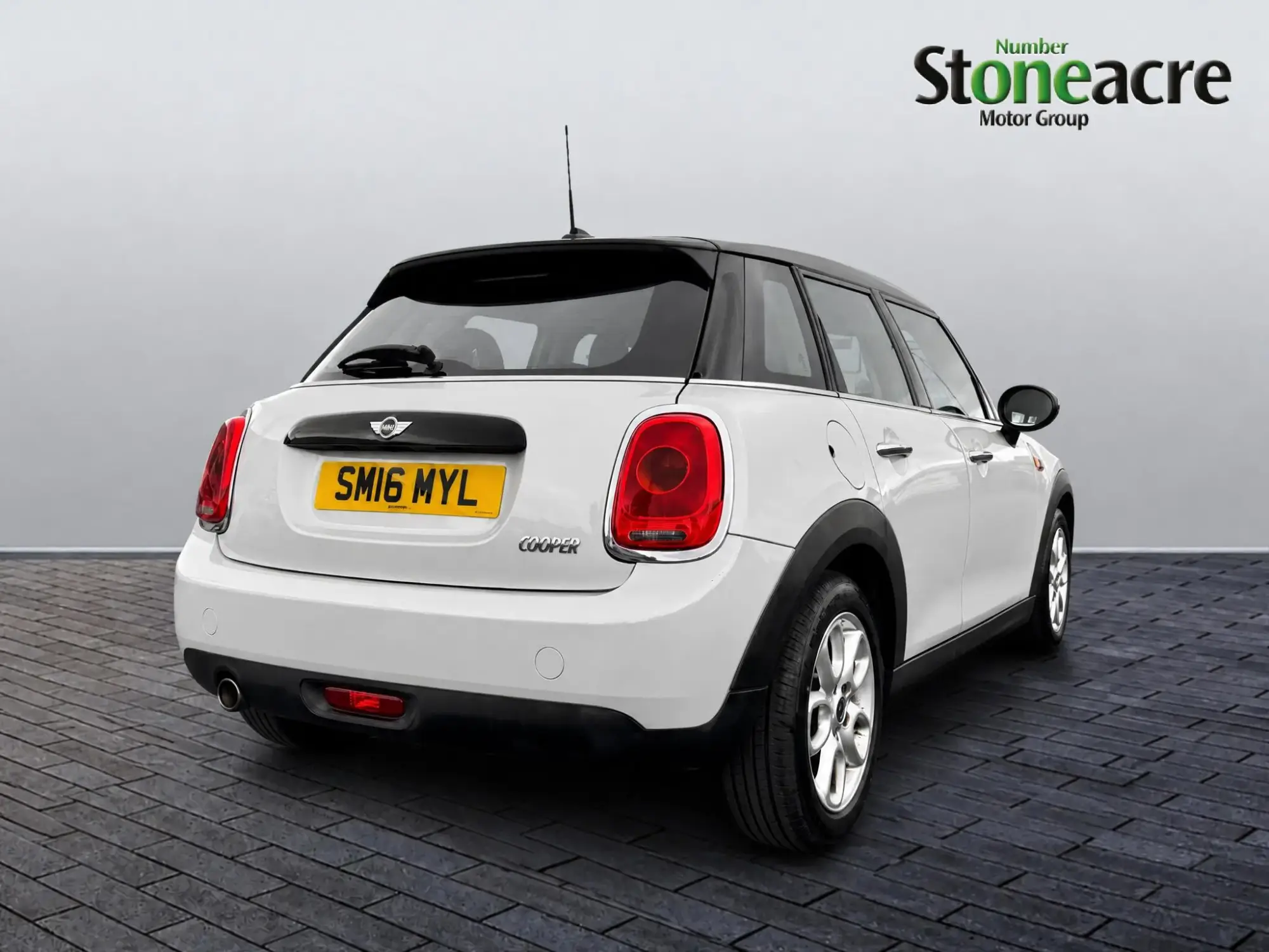 MINI Hatch 1.5 Cooper Euro 6 (s/s) 5dr SM16MYL Image 3