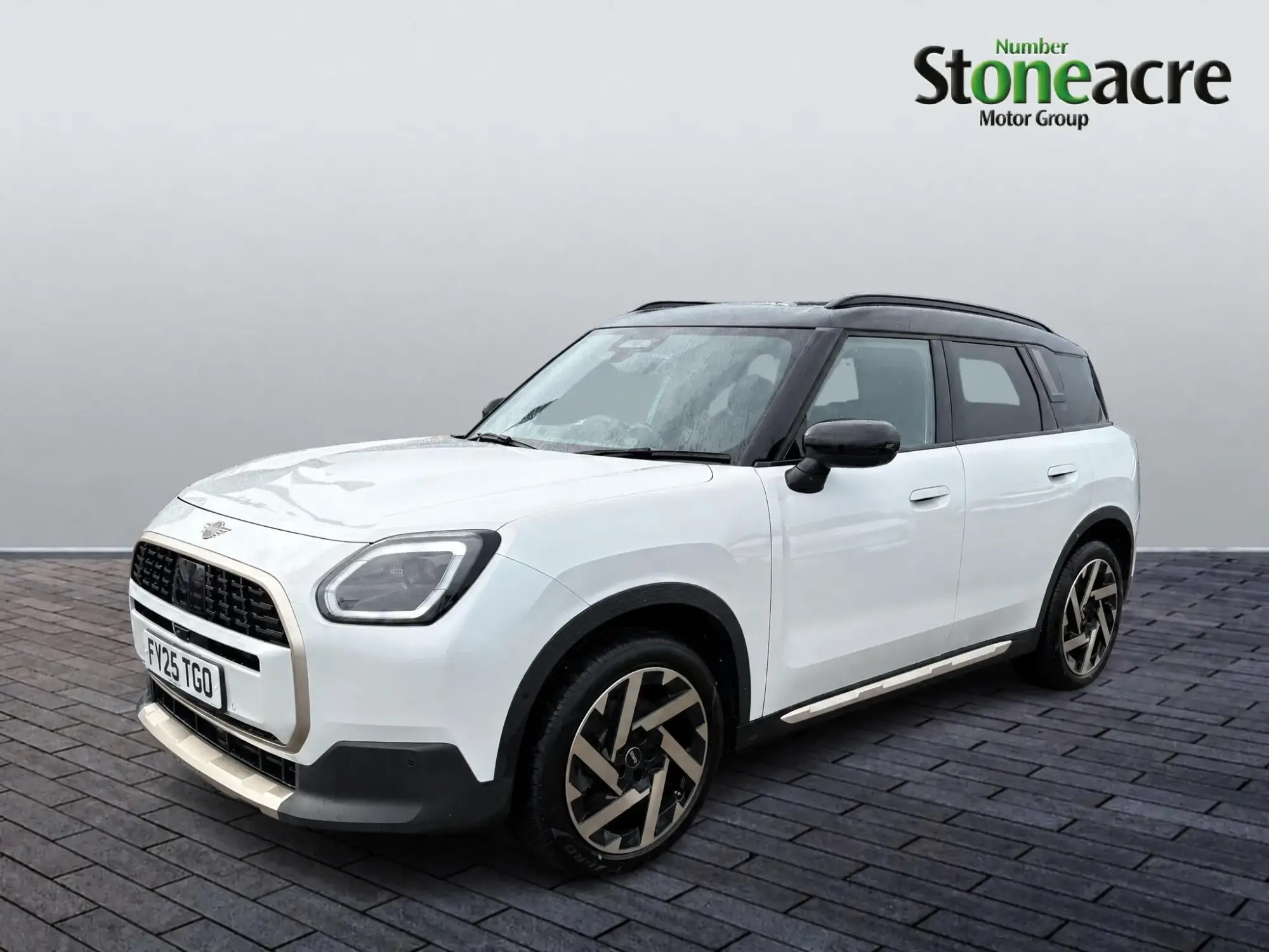 MINI Countryman 1.5C MHEV Exclusive Auto Euro 6 (s/s) 5dr FV25TGO Image 3 MINI Countryman 1.5C MHEV Exclusive Auto Euro 6 (s/s) 5dr FV25TGO Image 3