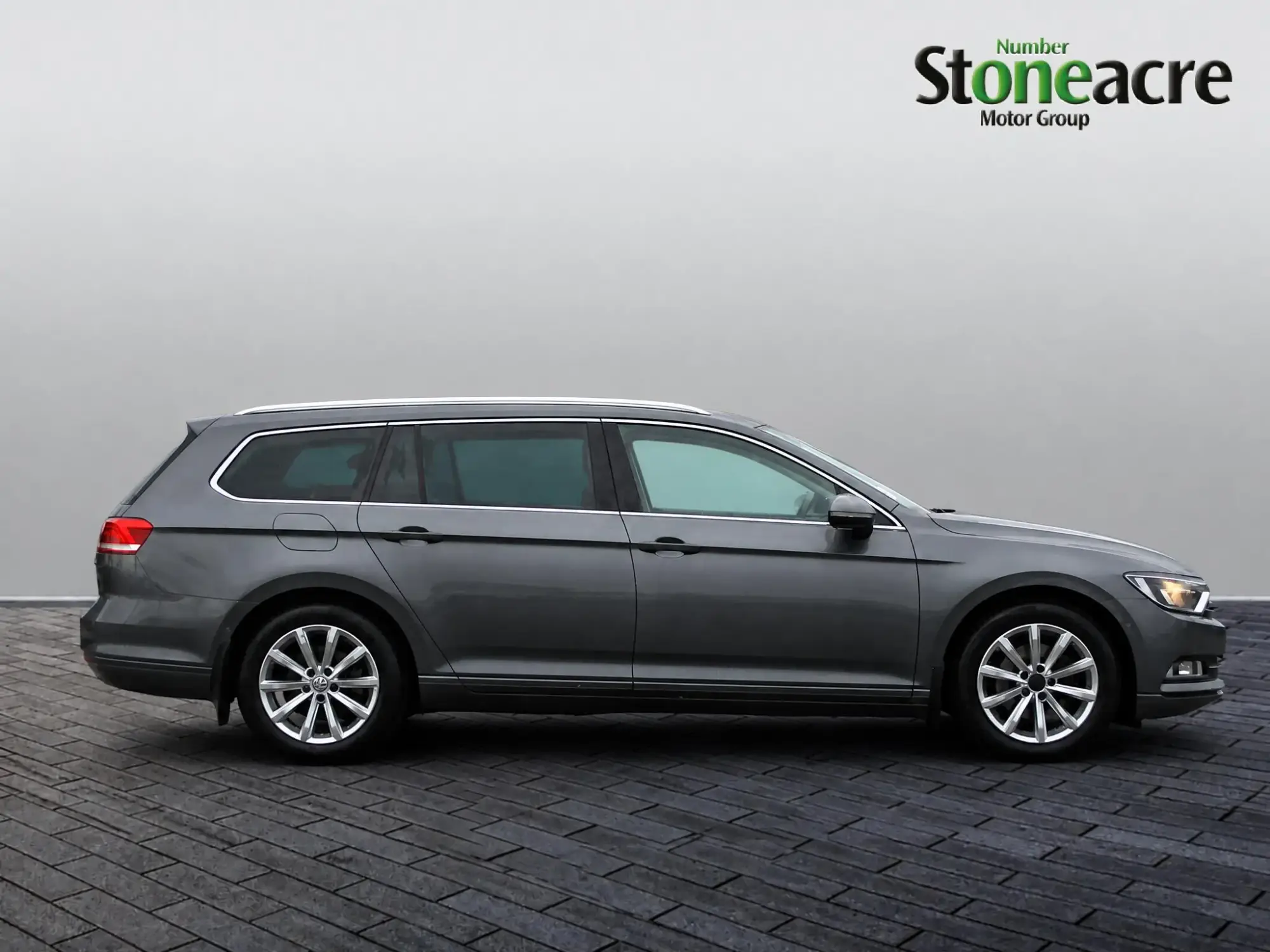 Volkswagen Passat 2.0 TDI BlueMotion Tech SE Business Euro 6 (s/s) 5dr NU16GJK Image 2 Volkswagen Passat 2.0 TDI BlueMotion Tech SE Business Euro 6 (s/s) 5dr NU16GJK Image 2