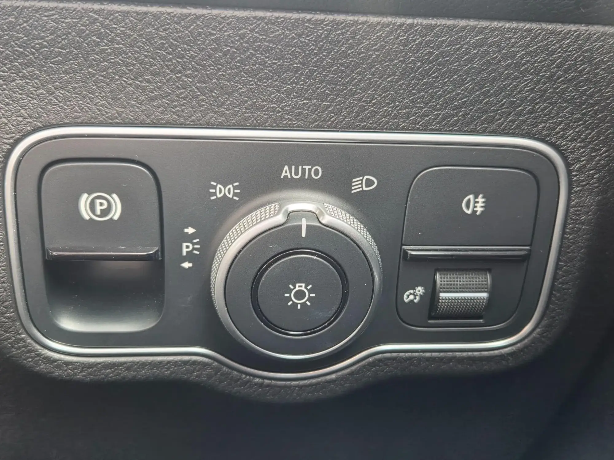 Mercedes-Benz GLB Image 30 Mercedes-Benz GLB Image 30