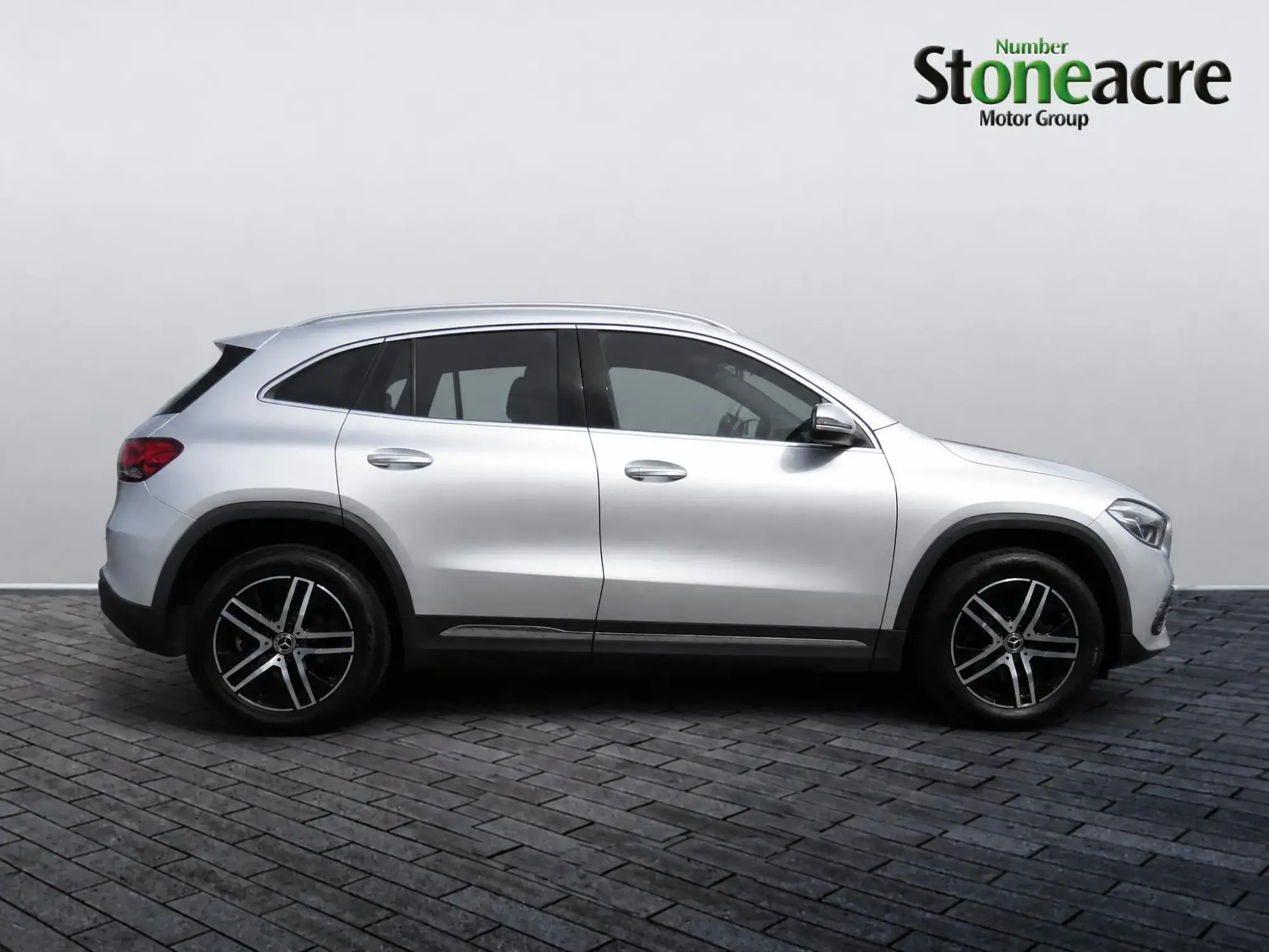Mercedes-Benz GLA 1.3 GLA200 Sport 7G-DCT Euro 6 (s/s) 5dr FM70HRX Image 2 Mercedes-Benz GLA 1.3 GLA200 Sport 7G-DCT Euro 6 (s/s) 5dr FM70HRX Image 2