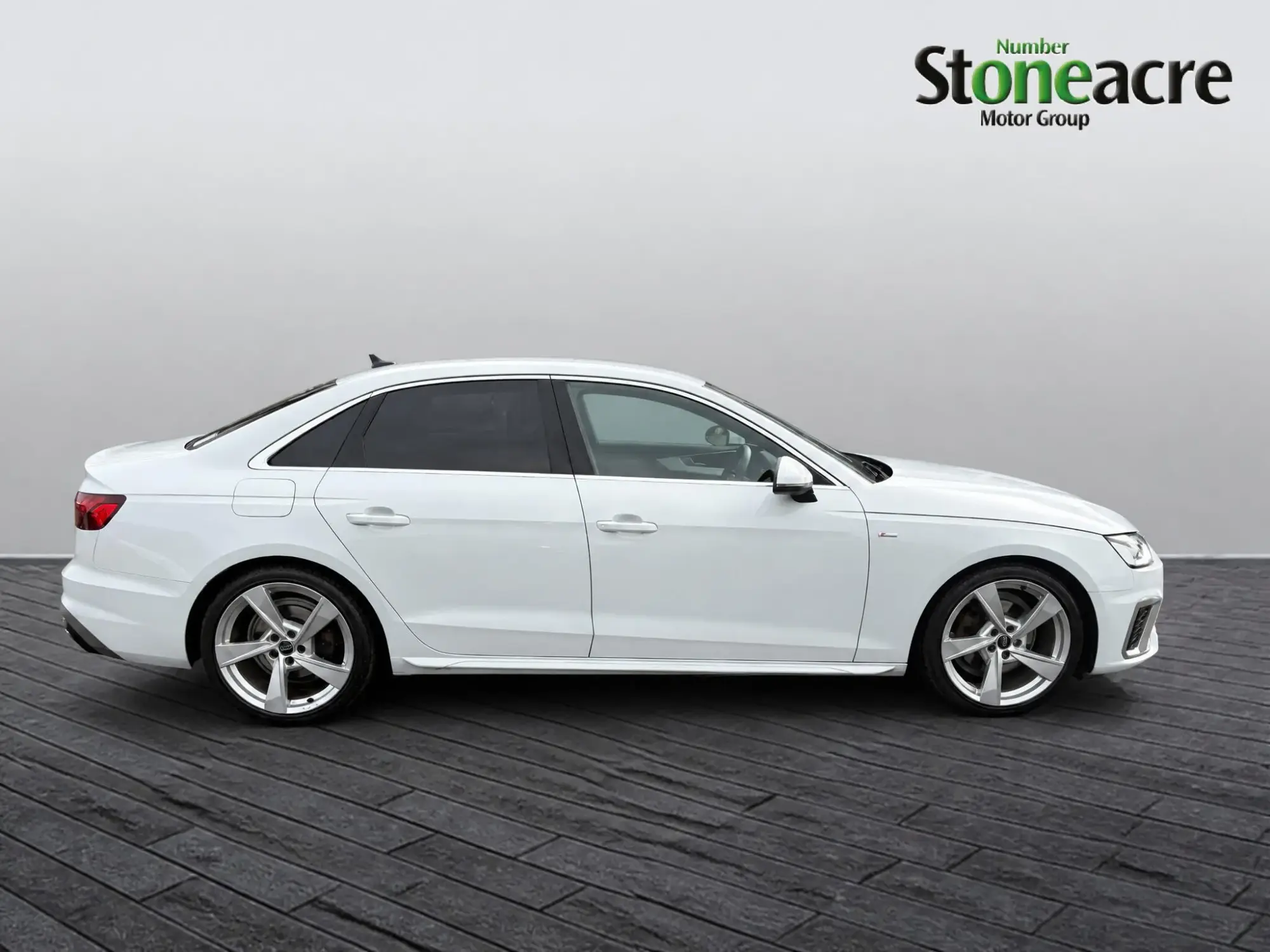 Audi A4 Saloon 2.0 TFSI 35 S line S Tronic Euro 6 (s/s) 4dr LS72BVB Image 2 Audi A4 Saloon 2.0 TFSI 35 S line S Tronic Euro 6 (s/s) 4dr LS72BVB Image 2