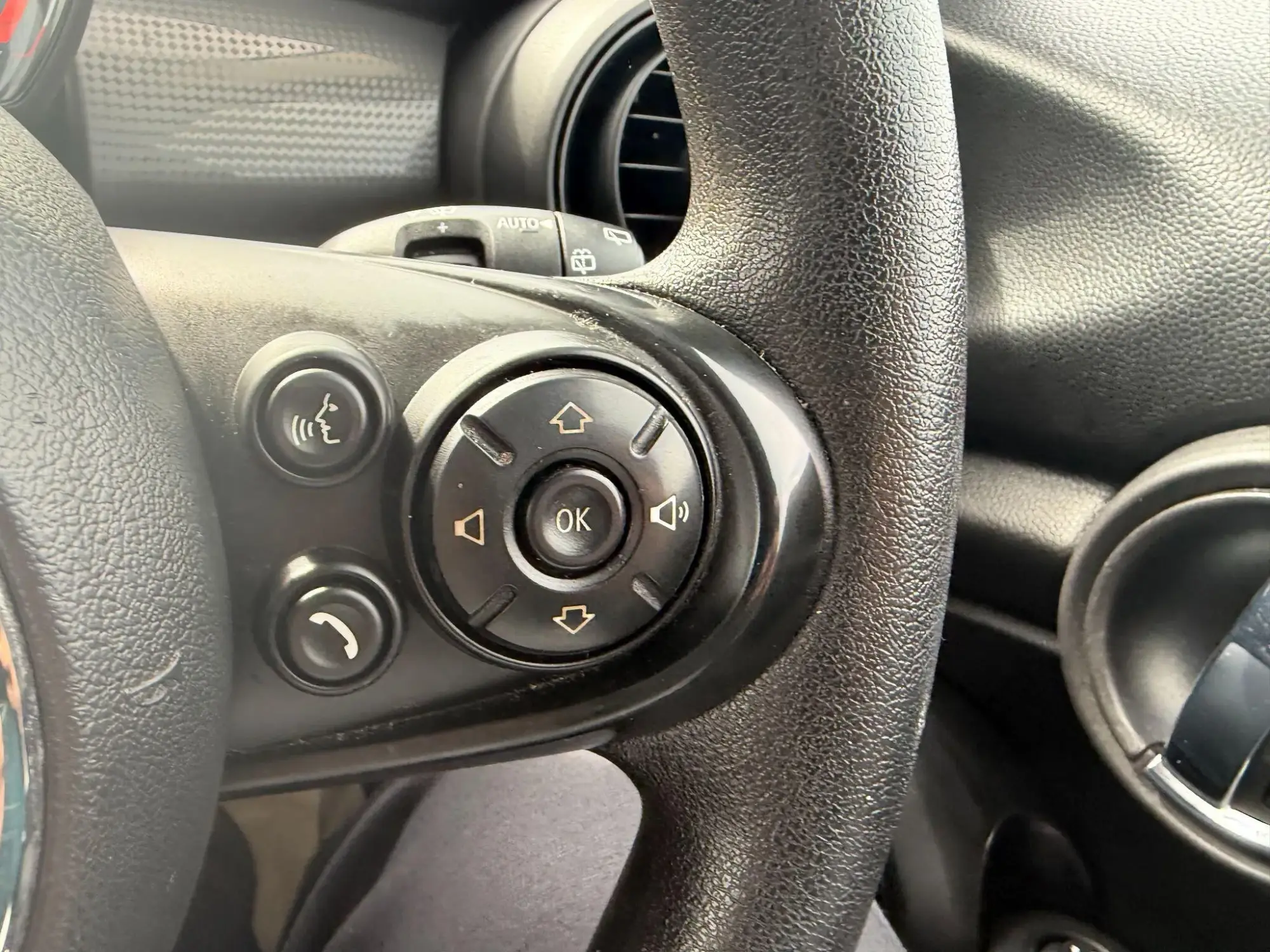 MINI Hatch Image 14