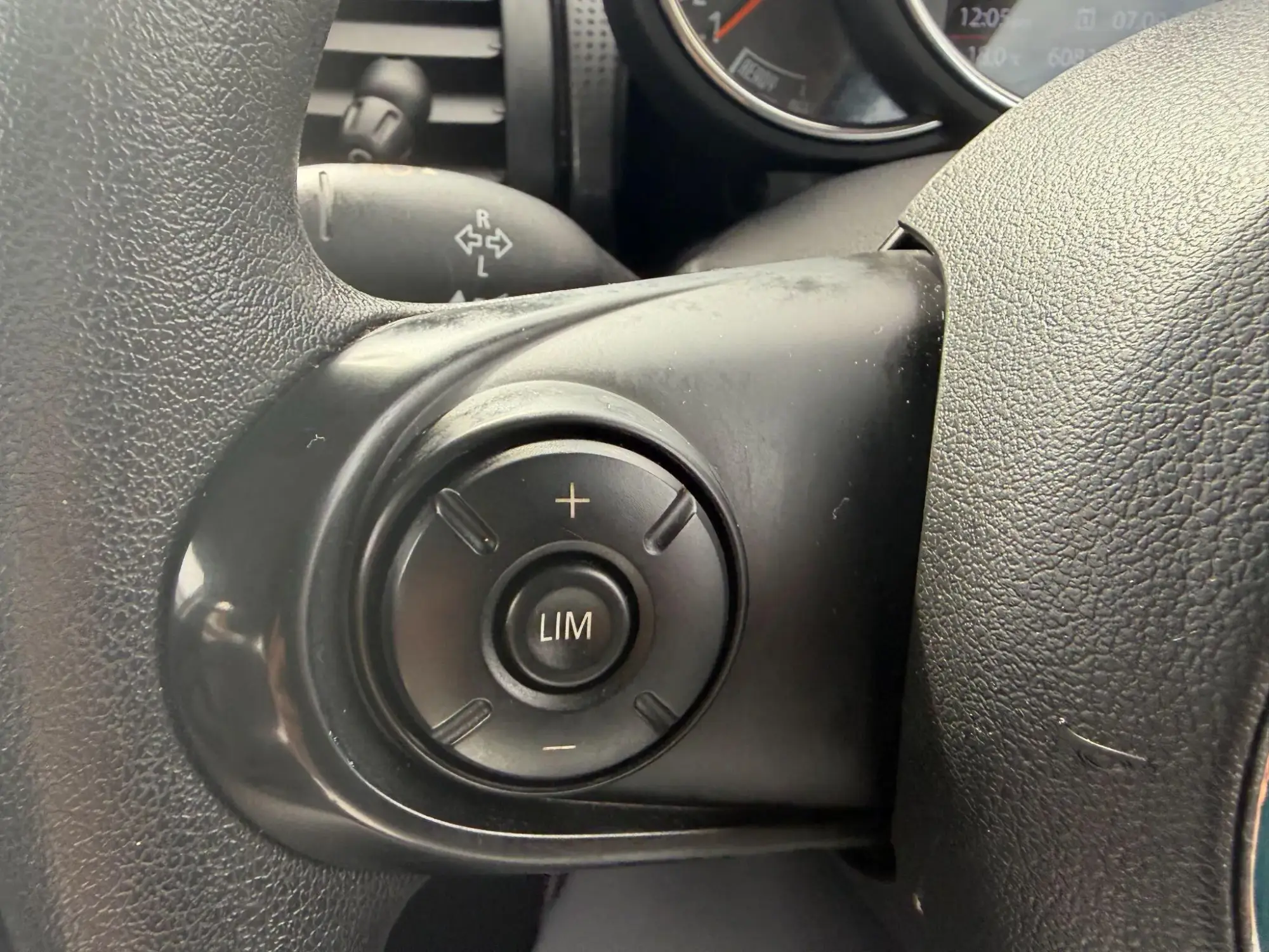 MINI Hatch Image 15