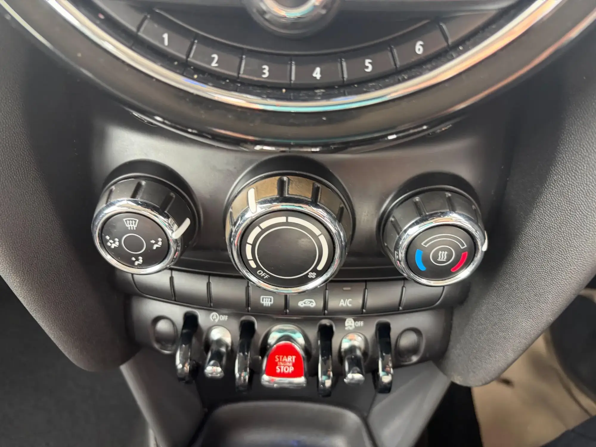 MINI Hatch Image 16