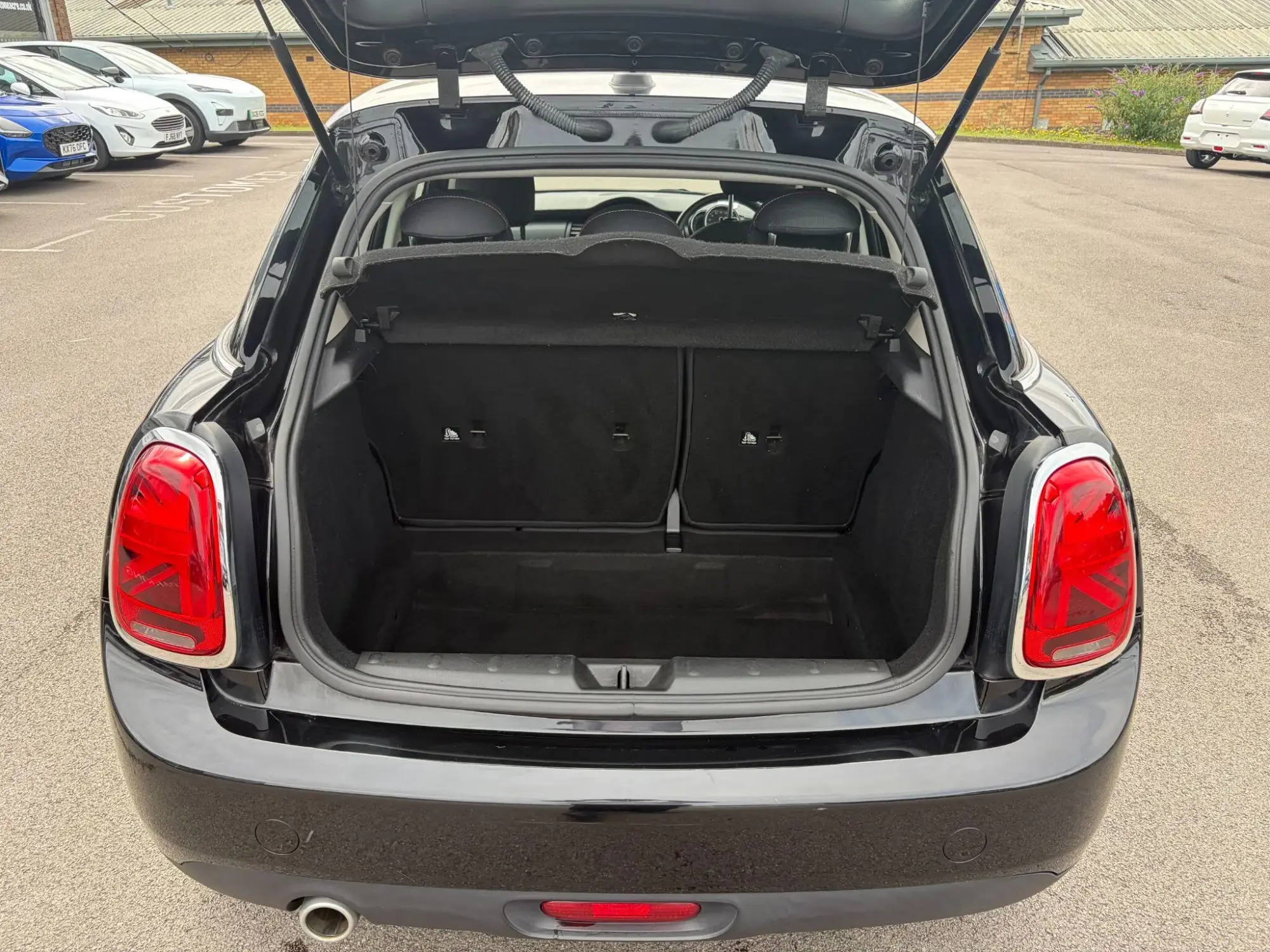 MINI Hatch Image 21