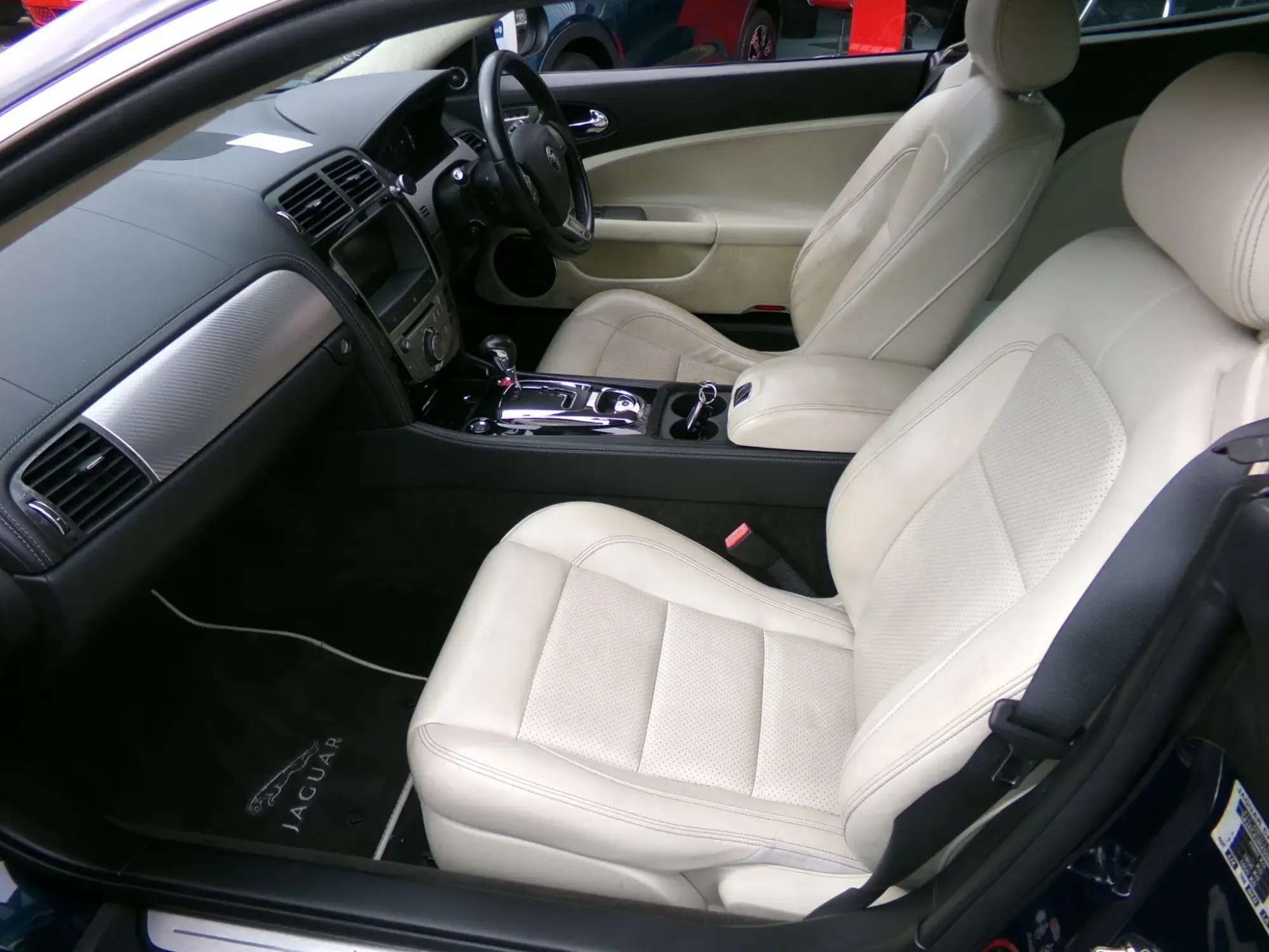 Jaguar XKR Image 11 Jaguar XKR Image 11