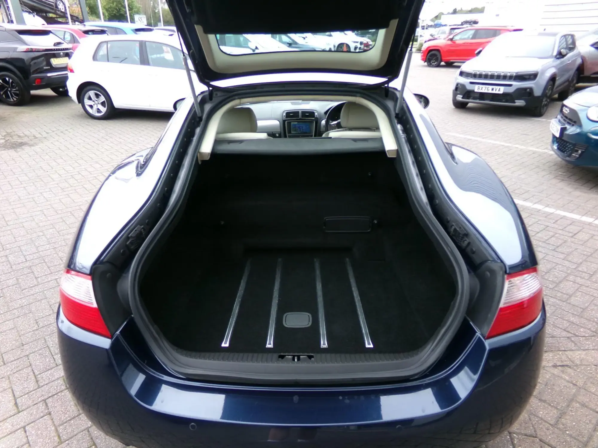 Jaguar XKR Image 27 Jaguar XKR Image 27