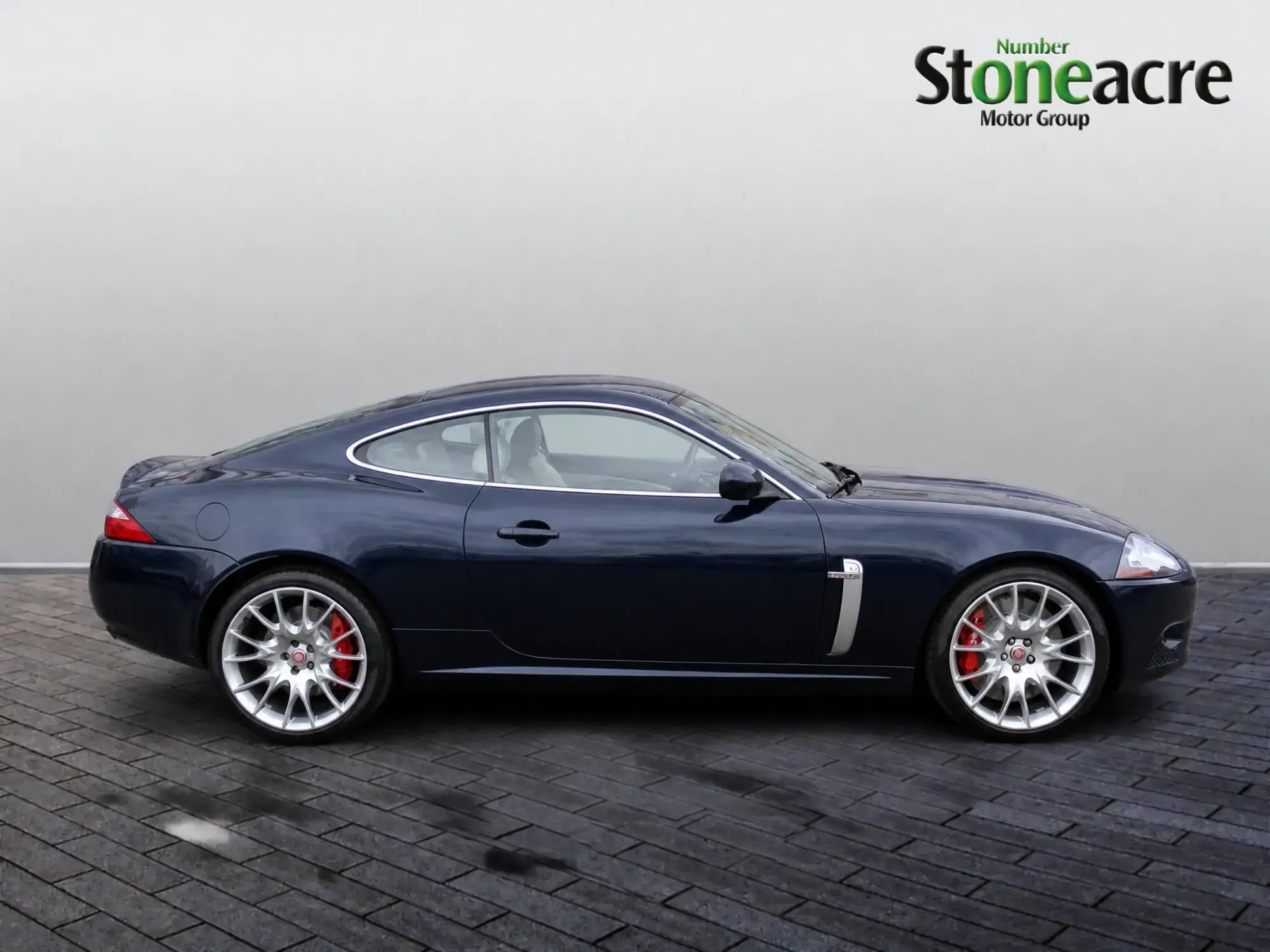 Jaguar XKR 4.2 V8 Auto Euro 4 2dr JT03JAG Image 2 Jaguar XKR 4.2 V8 Auto Euro 4 2dr JT03JAG Image 2