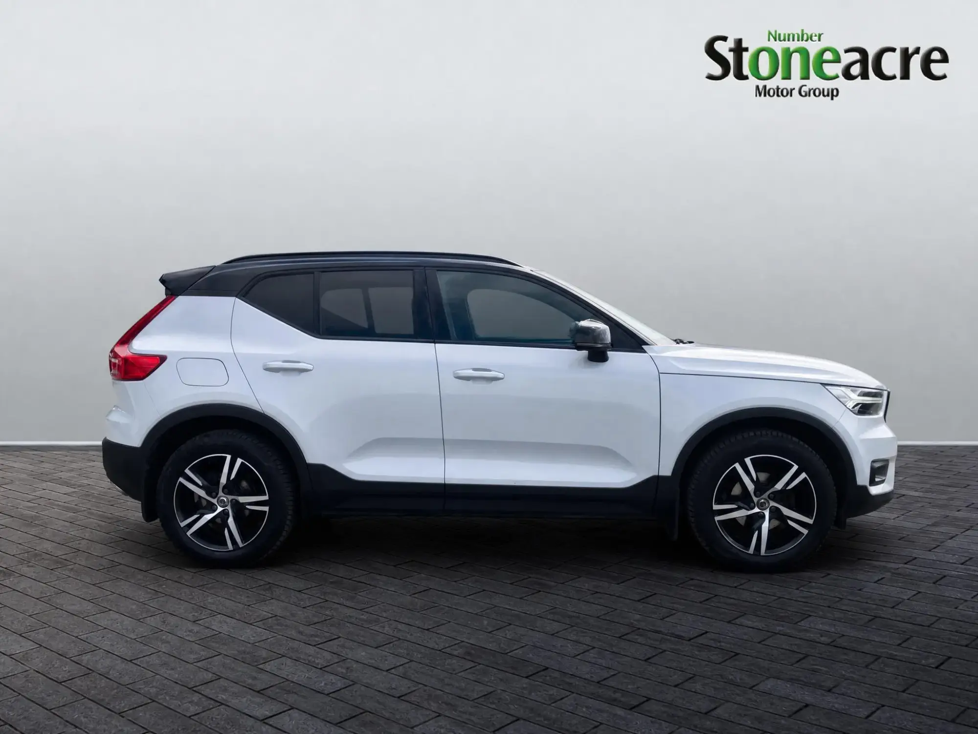 Volvo XC40 R-Design T3 (163 hp) Manual YX20XRP Image 2