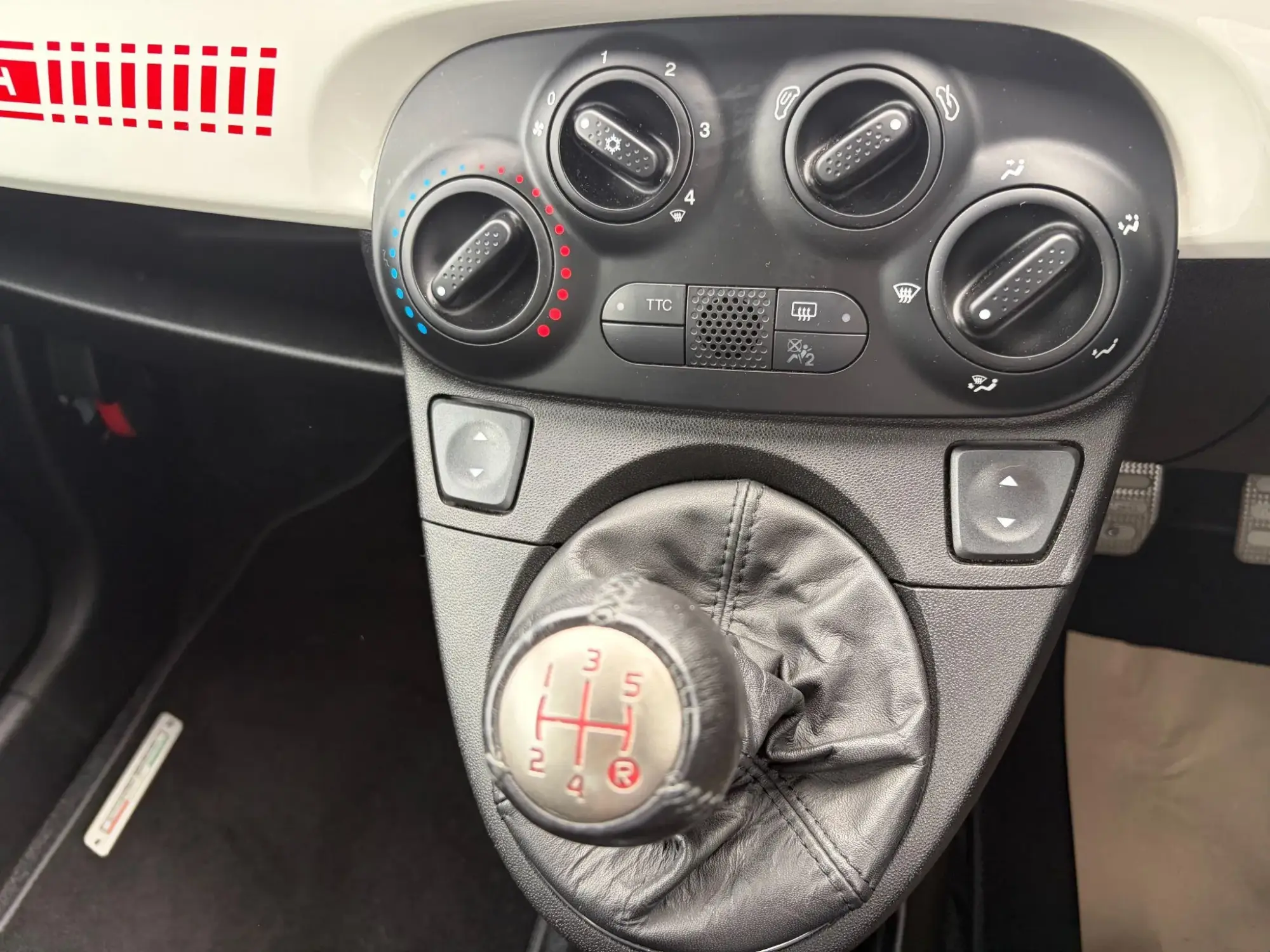 Abarth 595 Image 10