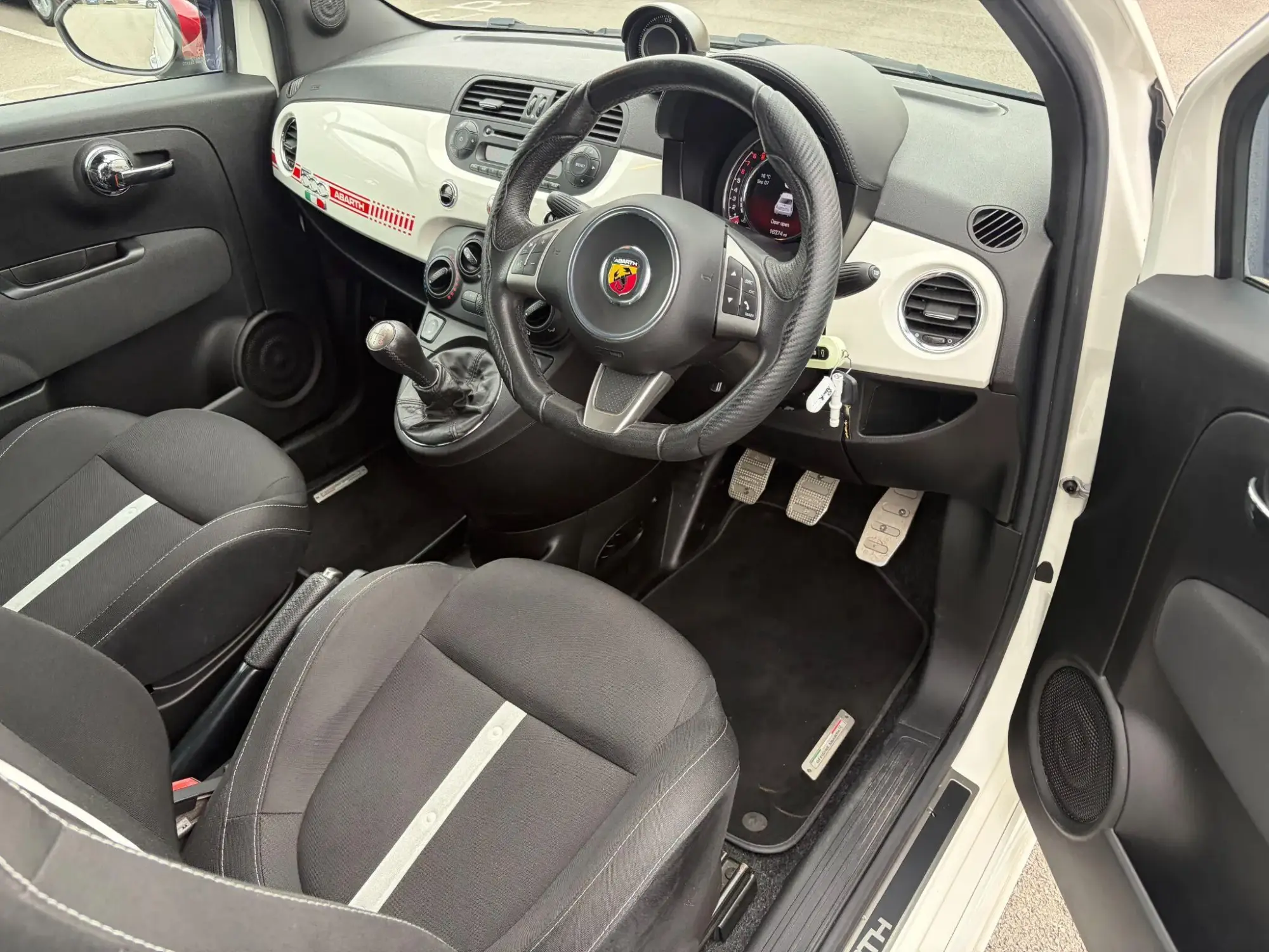 Abarth 595 Image 11