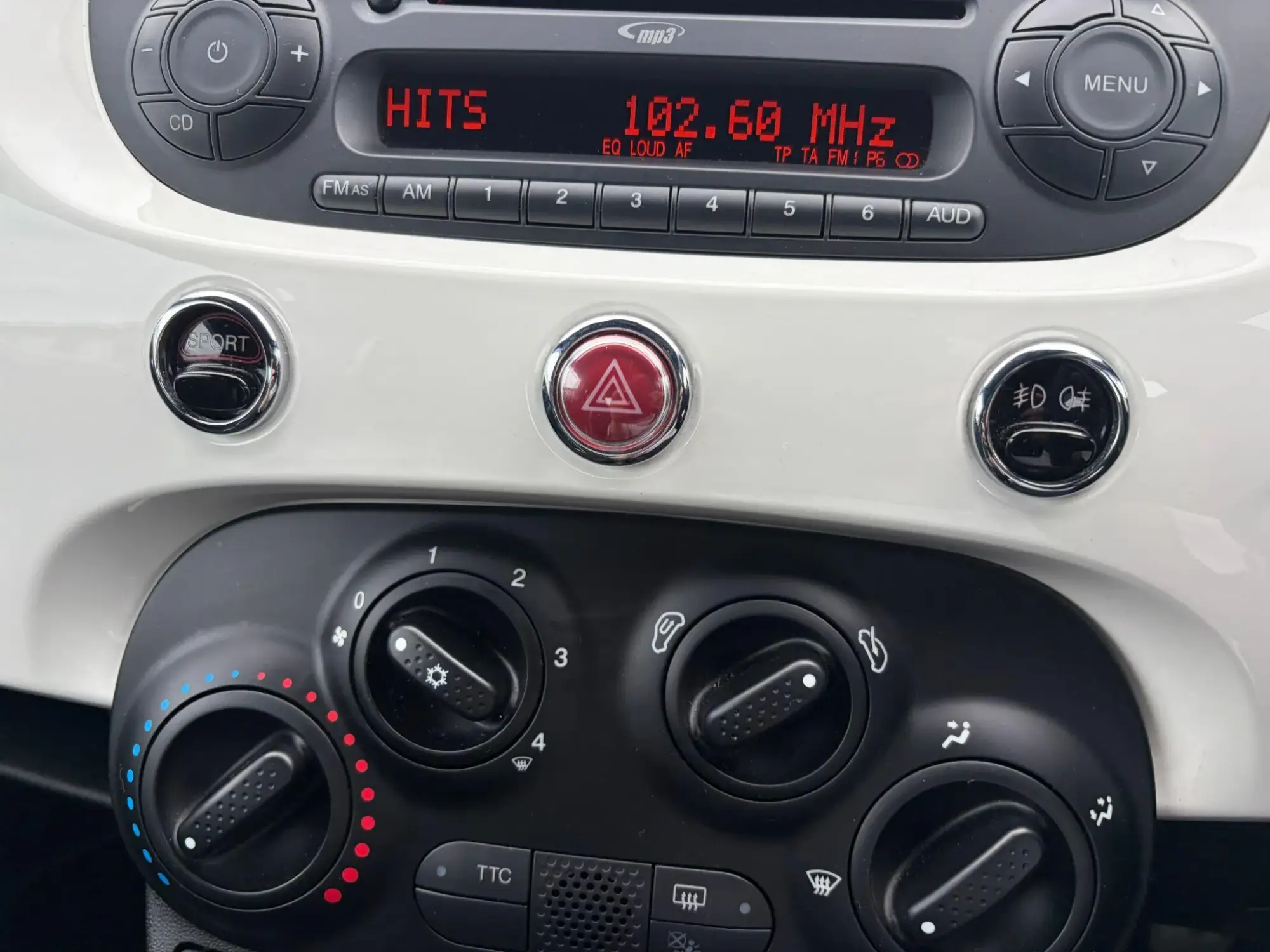 Abarth 595 Image 17