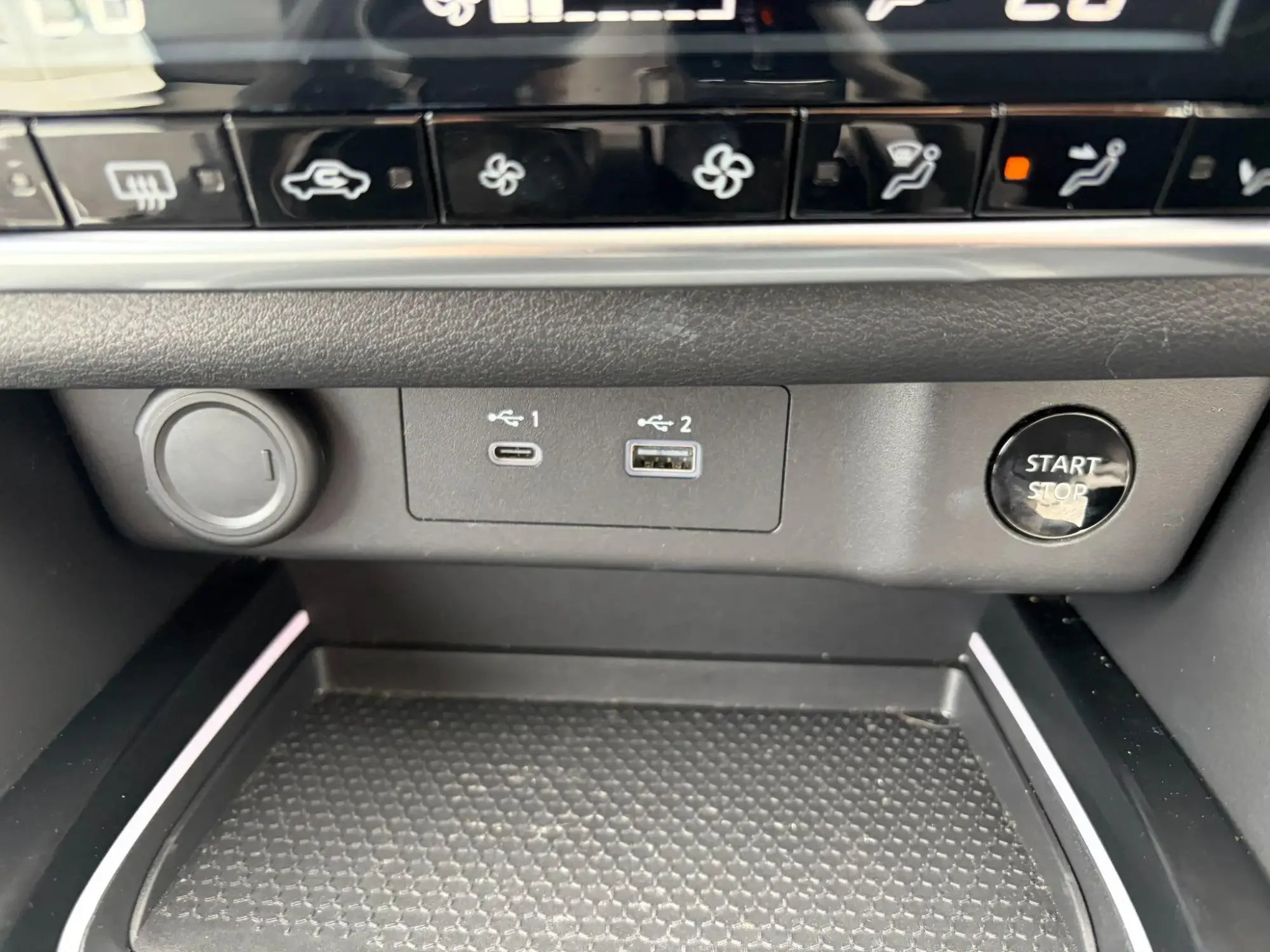 Nissan X-Trail e-POWER Image 15 Nissan X-Trail e-POWER Image 15
