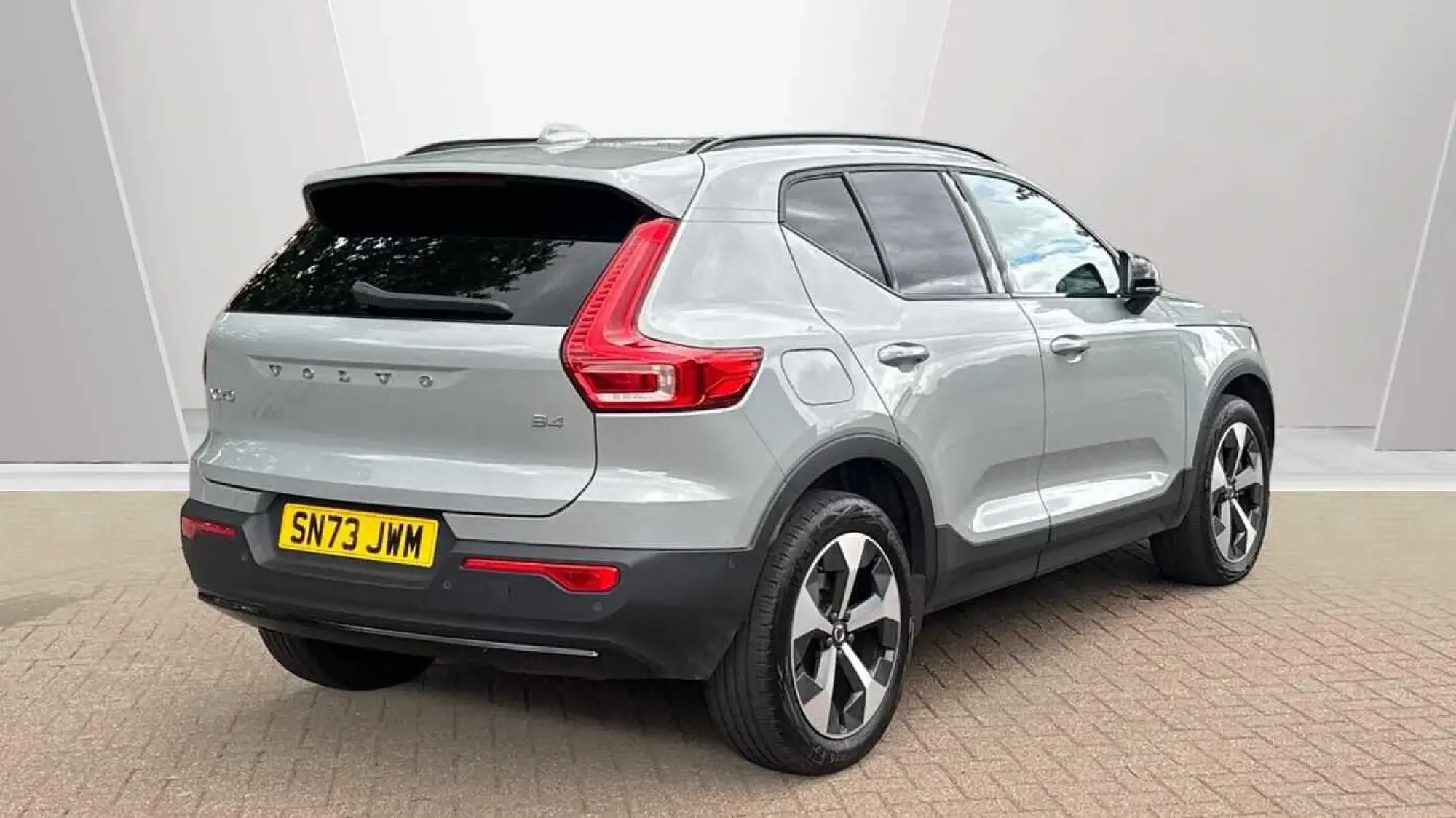Volvo XC40 2.0 B4P Ultimate Dark 5dr Auto SN73JWM Image 2 Volvo XC40 2.0 B4P Ultimate Dark 5dr Auto SN73JWM Image 2