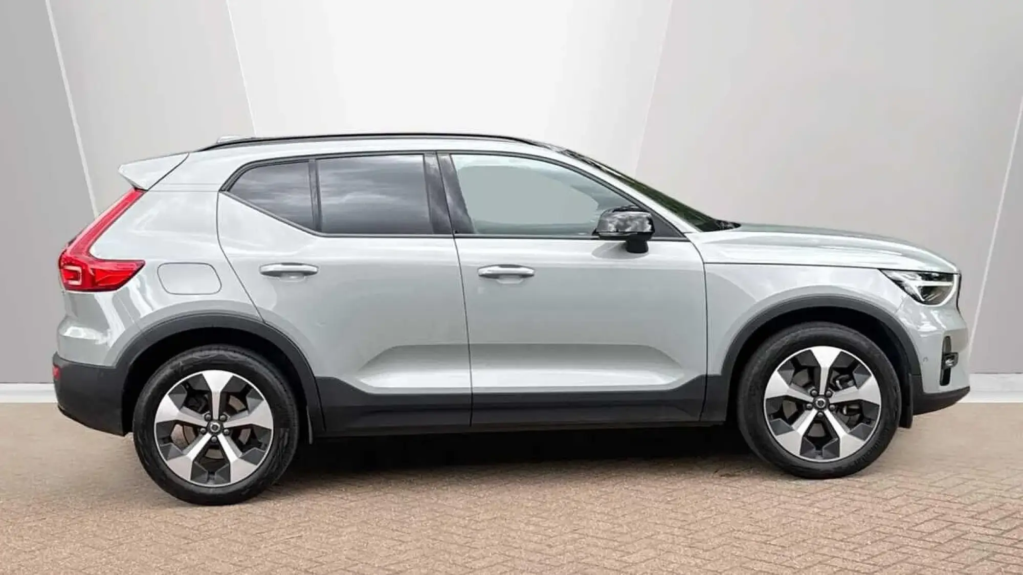 Volvo XC40 2.0 B4P Ultimate Dark 5dr Auto SN73JWM Image 3 Volvo XC40 2.0 B4P Ultimate Dark 5dr Auto SN73JWM Image 3