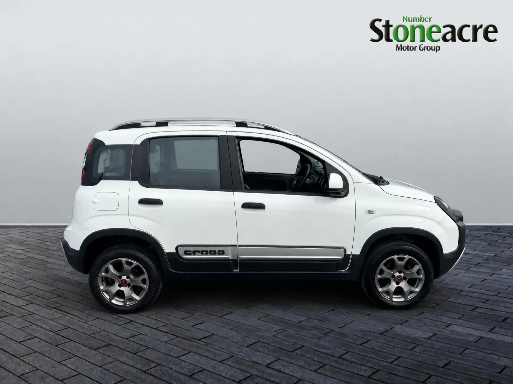 Fiat Panda 0.9 TwinAir Cross Euro 6 (s/s) 5dr CK70UGT Image 2 Fiat Panda 0.9 TwinAir Cross Euro 6 (s/s) 5dr CK70UGT Image 2