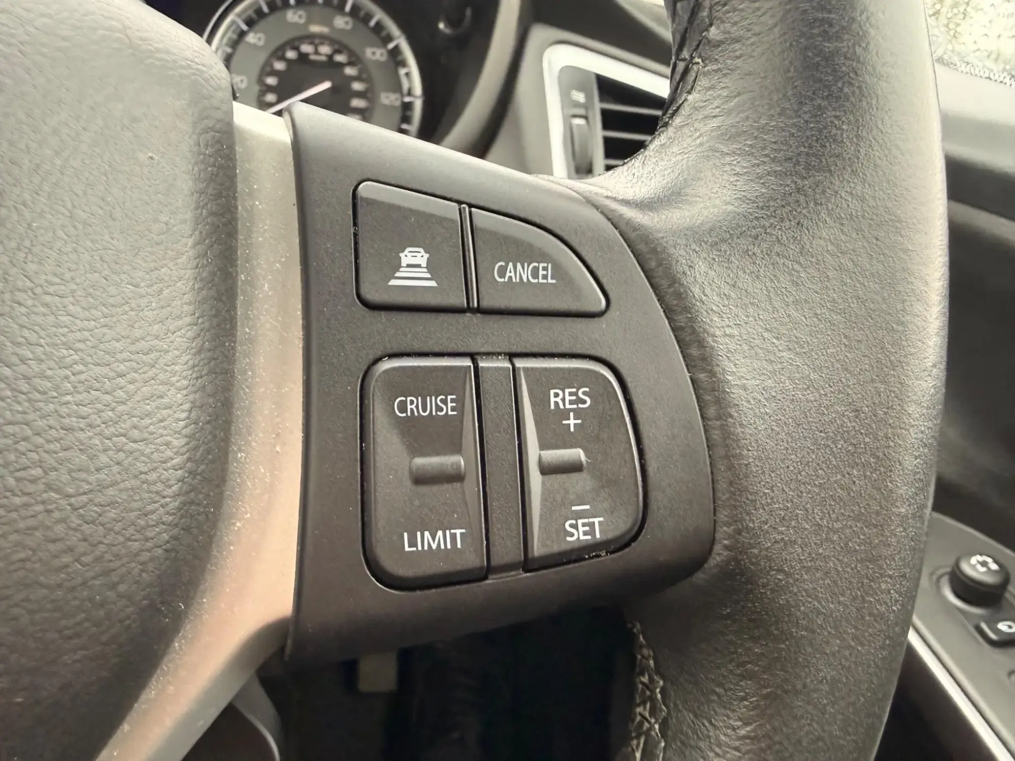 Suzuki S-Cross Image 18