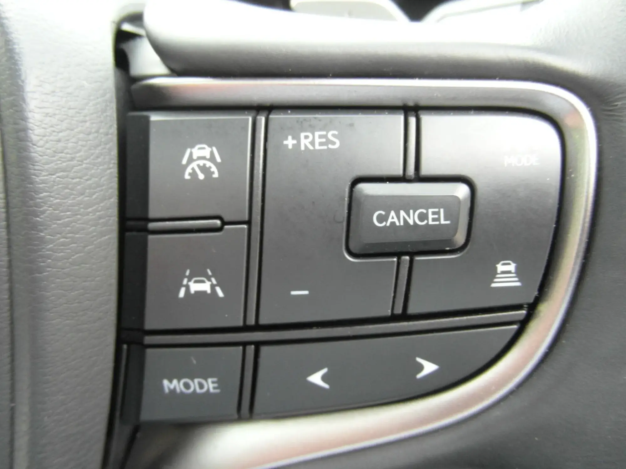 Lexus UX Image 18