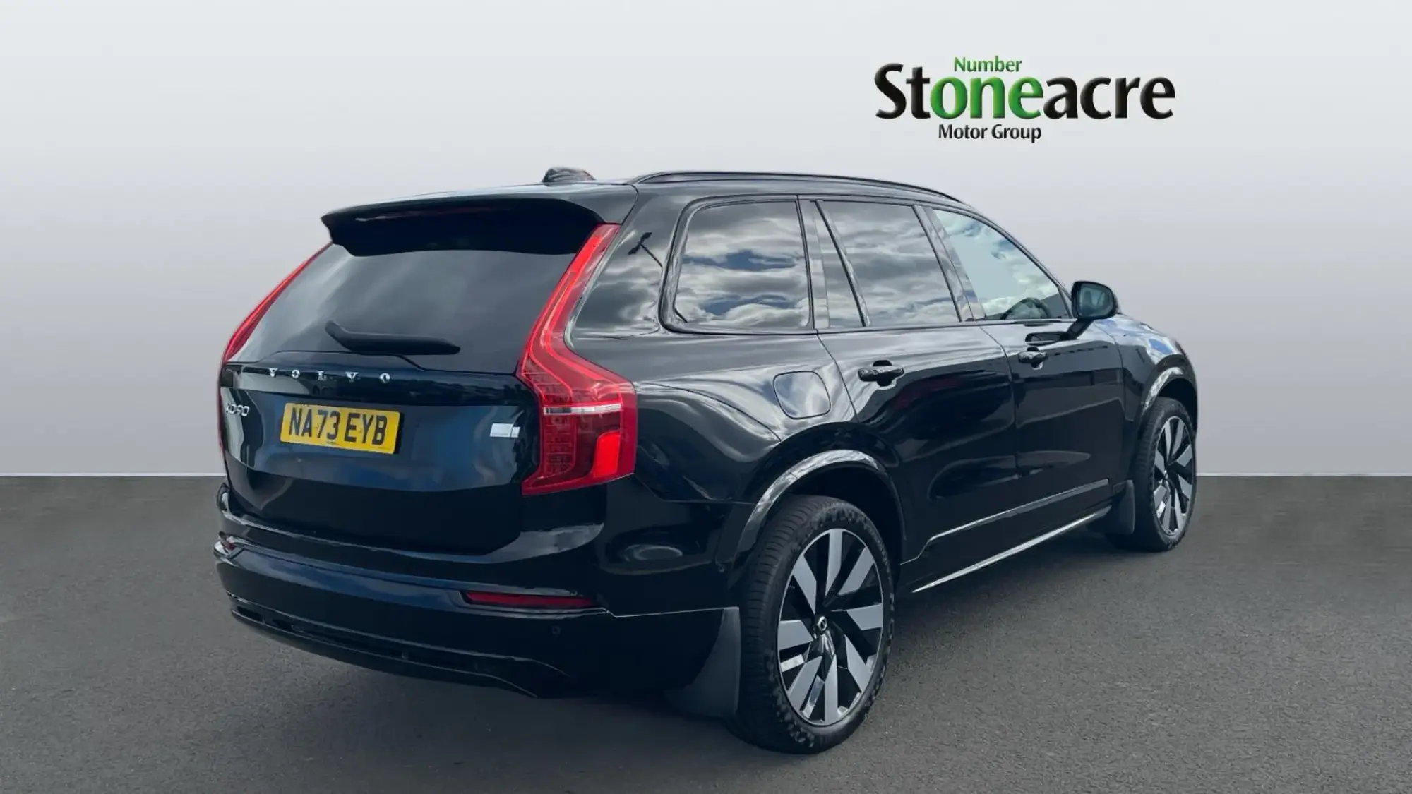 Volvo XC90 Plug-In Hybrid 2.0h T8 Recharge 18.8kWh Ultimate Dark Auto 4WD Euro 6 (s/s) 5dr NA73EYB Image 2 Volvo XC90 Plug-In Hybrid 2.0h T8 Recharge 18.8kWh Ultimate Dark Auto 4WD Euro 6 (s/s) 5dr NA73EYB Image 2