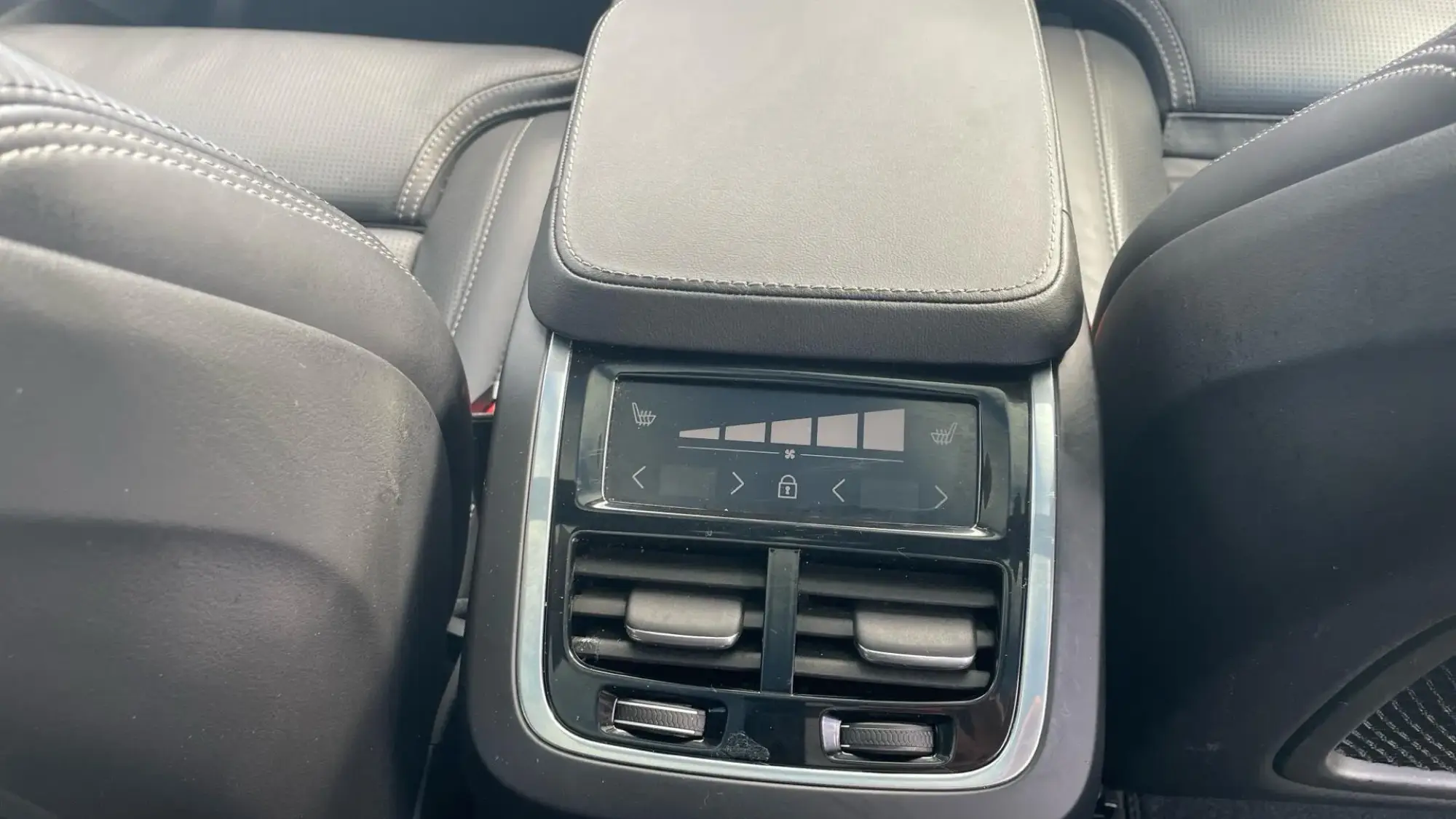Volvo XC90 Plug-In Hybrid Image 62 Volvo XC90 Plug-In Hybrid Image 62