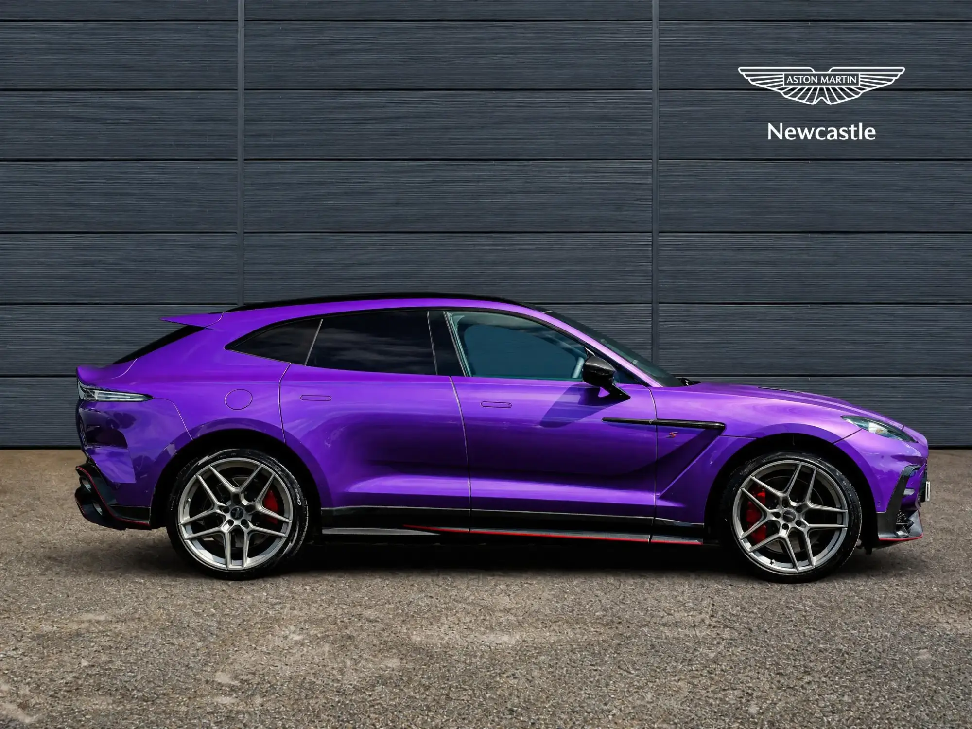 Aston Martin DBX Image 6 Aston Martin DBX Image 6