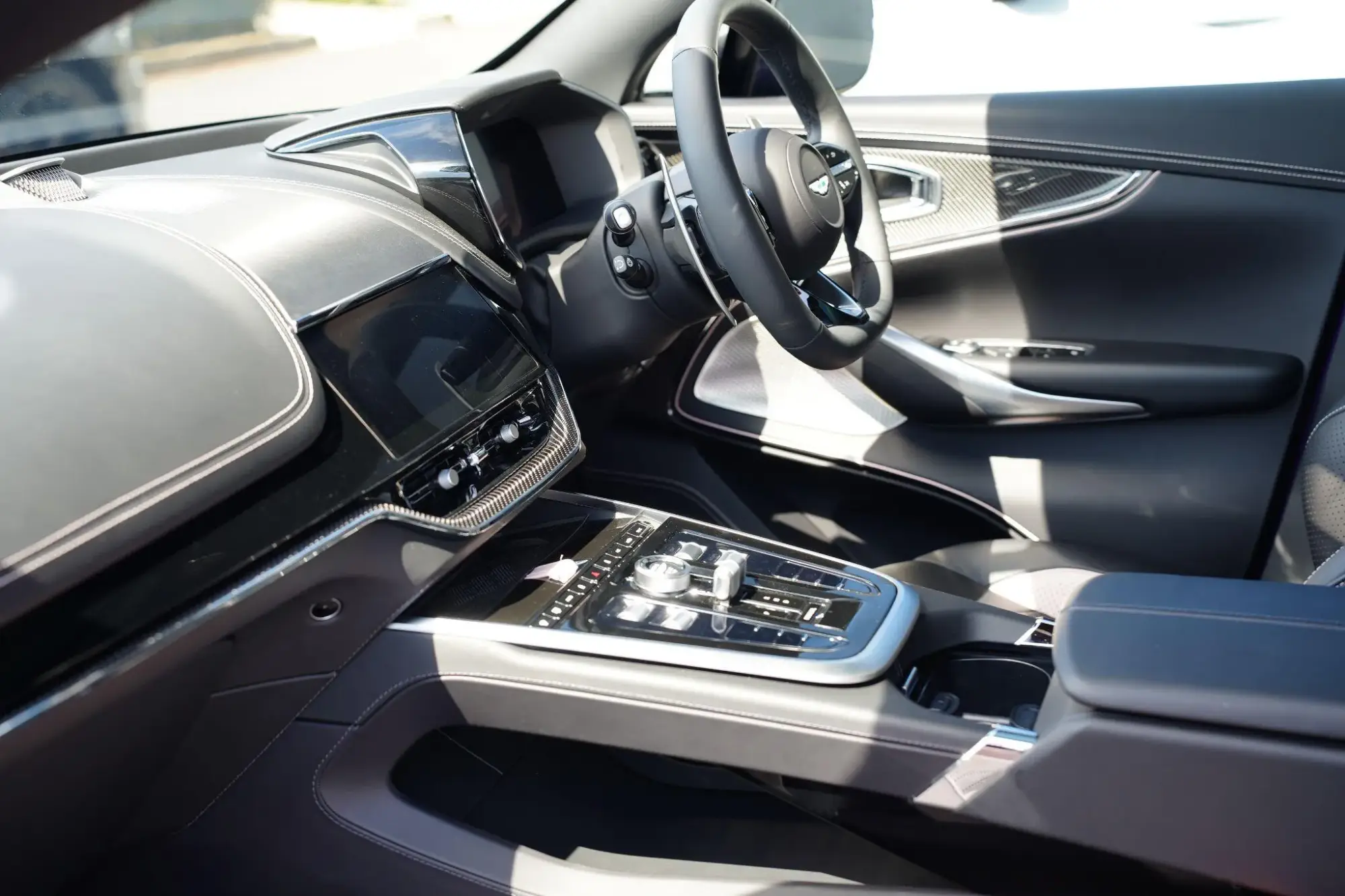 Aston Martin DBX Image 8 Aston Martin DBX Image 8