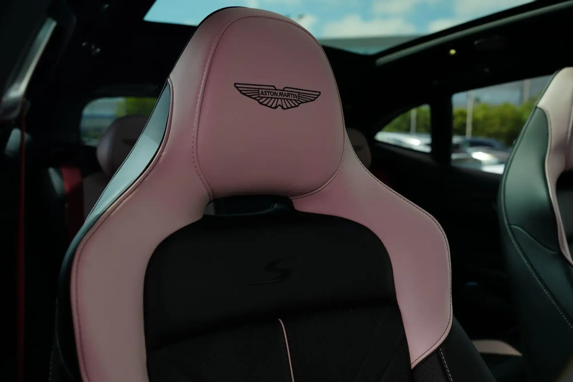 Aston Martin DBX Image 10 Aston Martin DBX Image 10