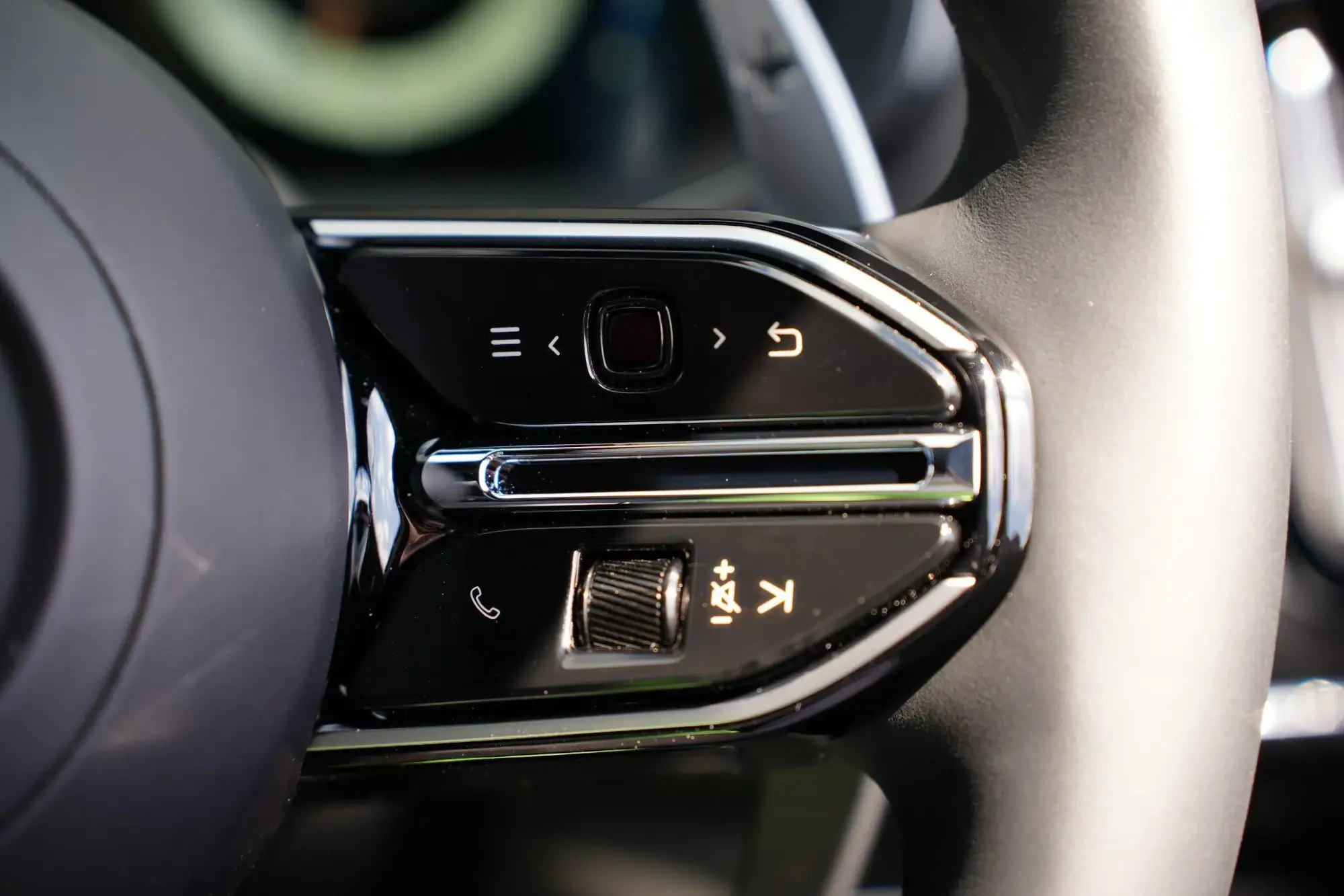 Aston Martin DBX Image 16 Aston Martin DBX Image 16