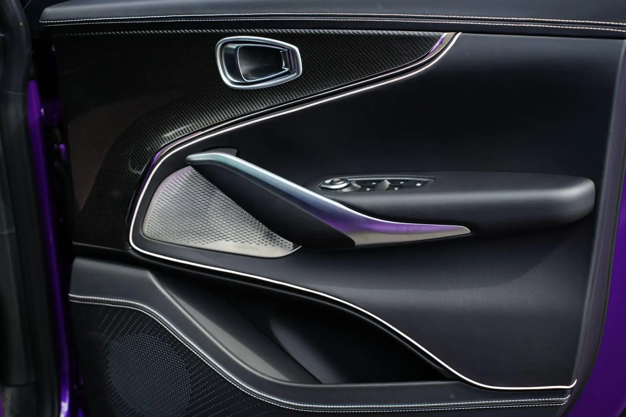 Aston Martin DBX Image 17 Aston Martin DBX Image 17