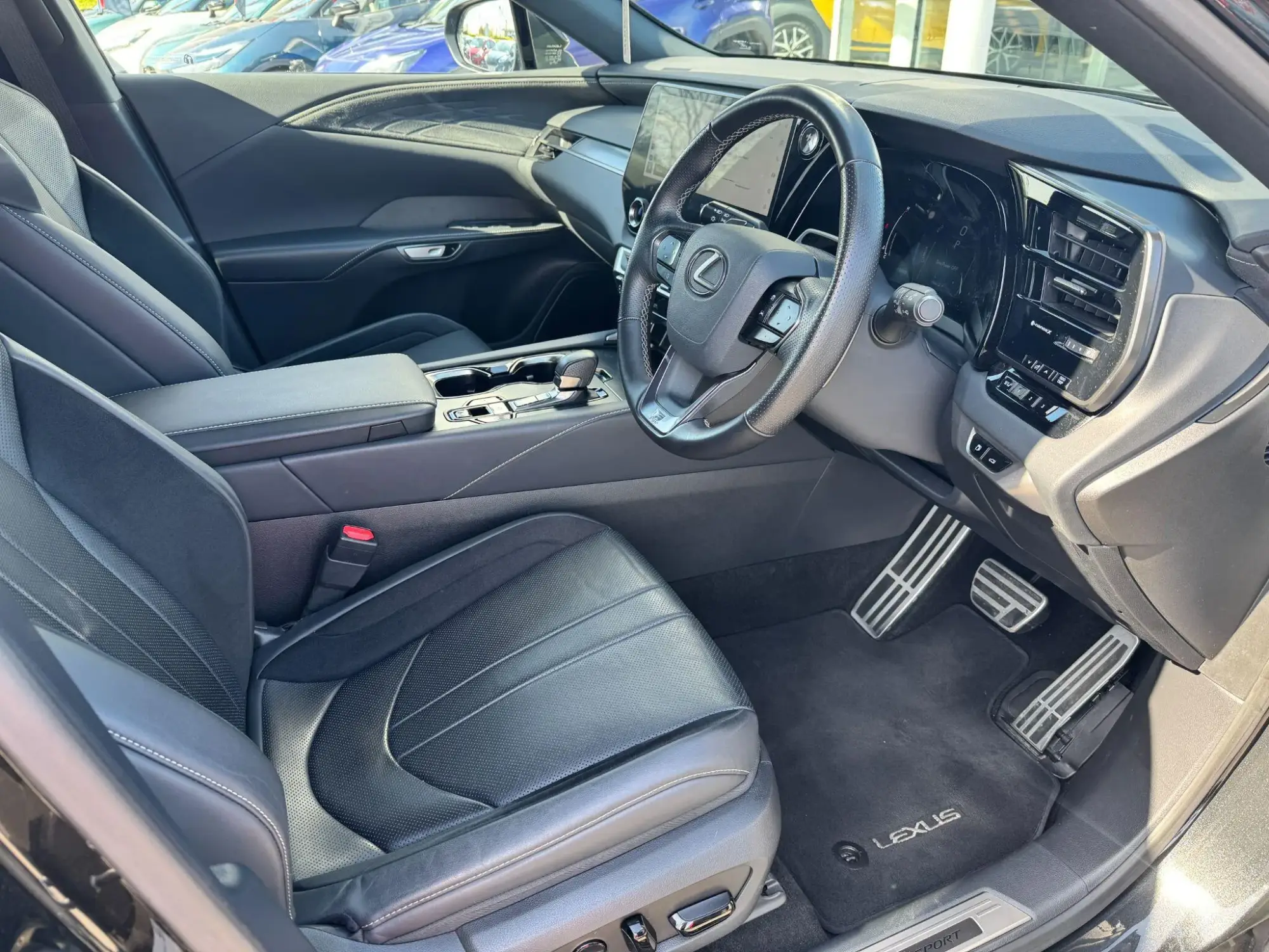 Lexus RX Image 11