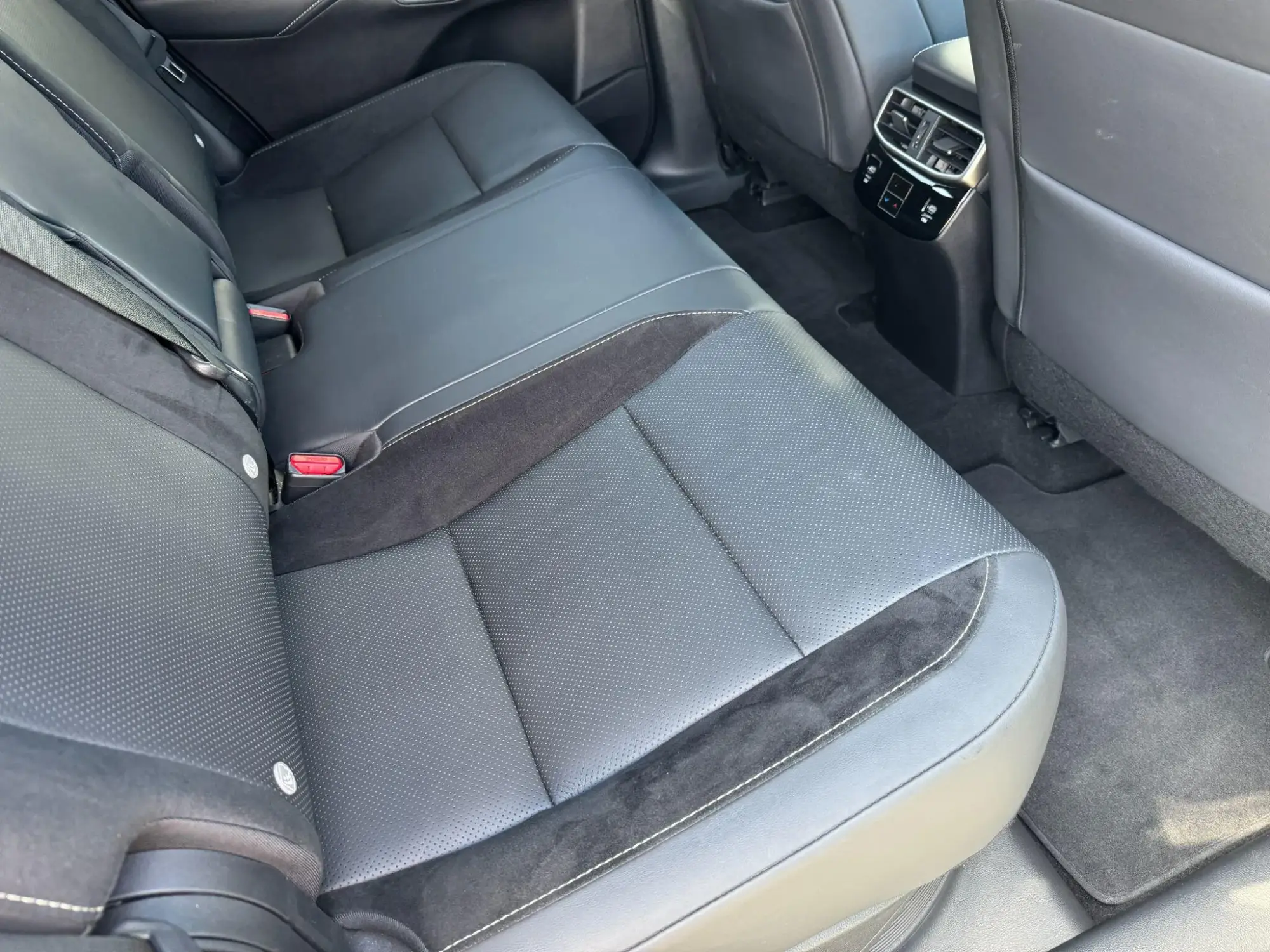 Lexus RX Image 12
