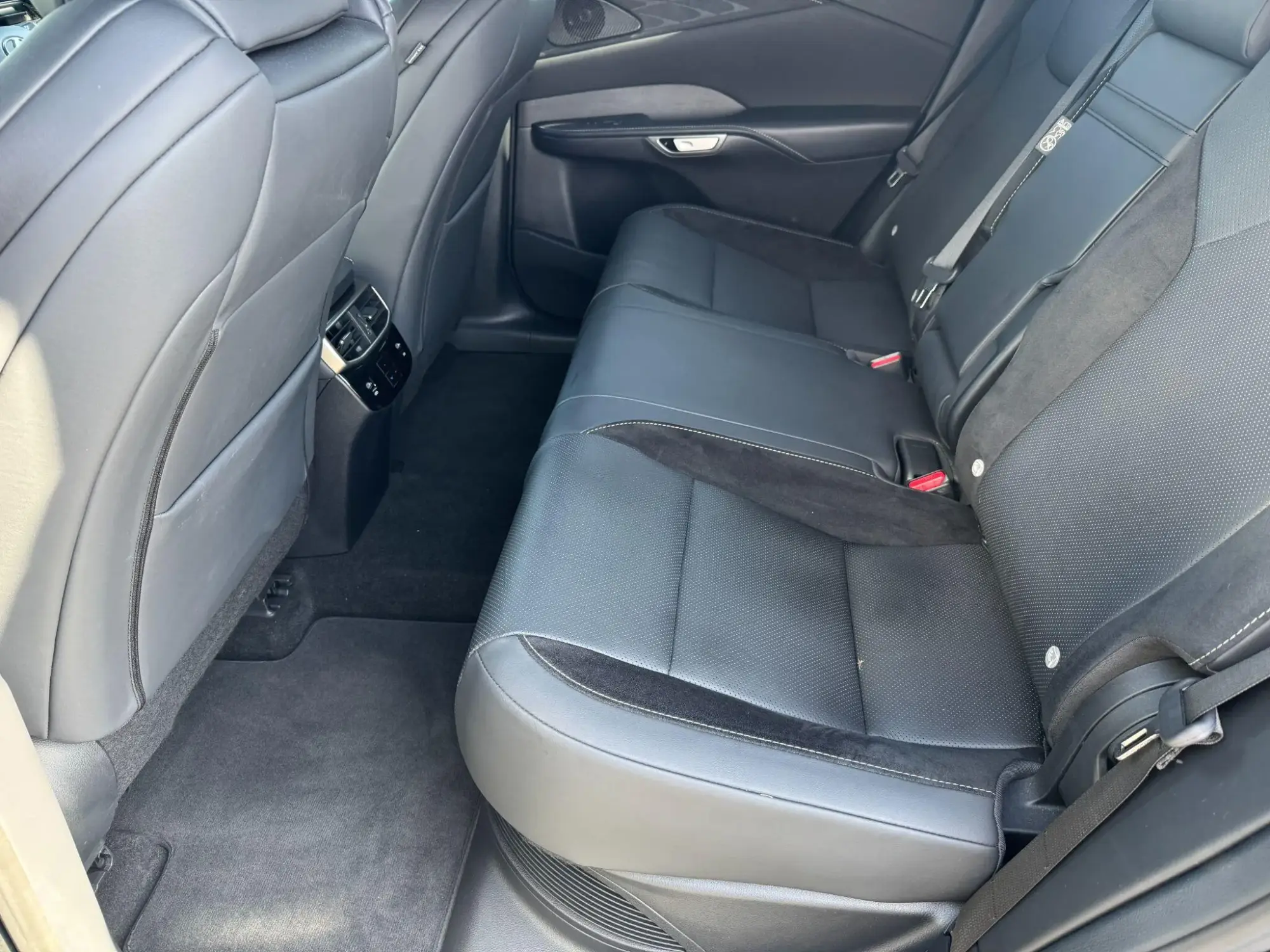 Lexus RX Image 13