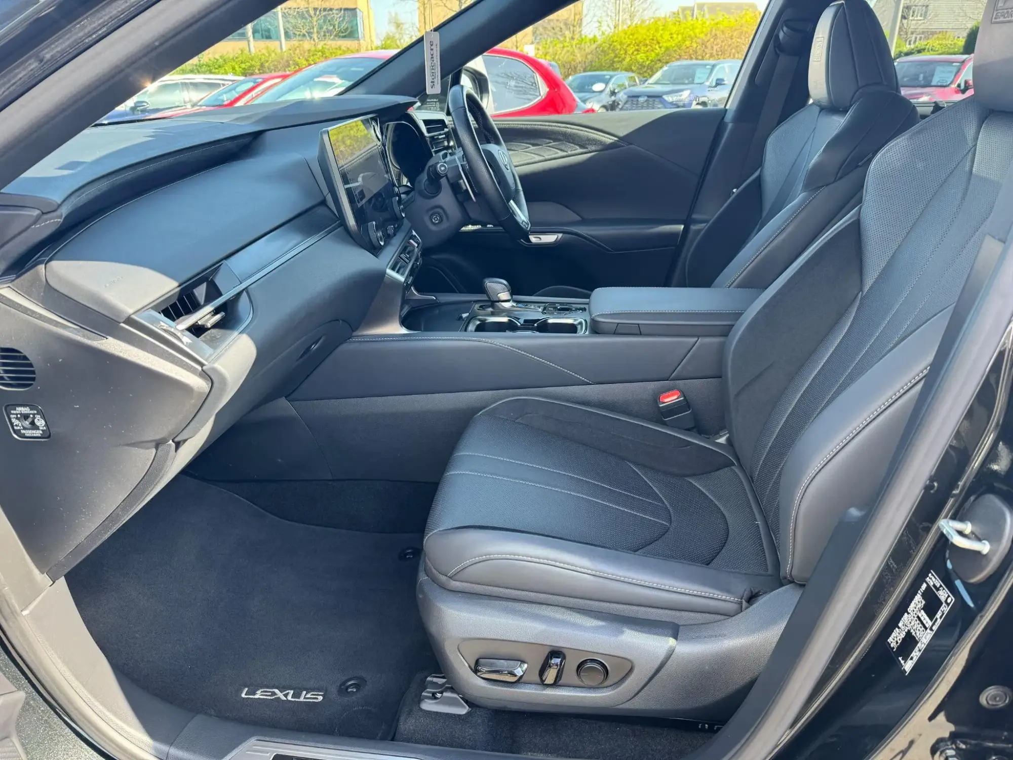 Lexus RX Image 14
