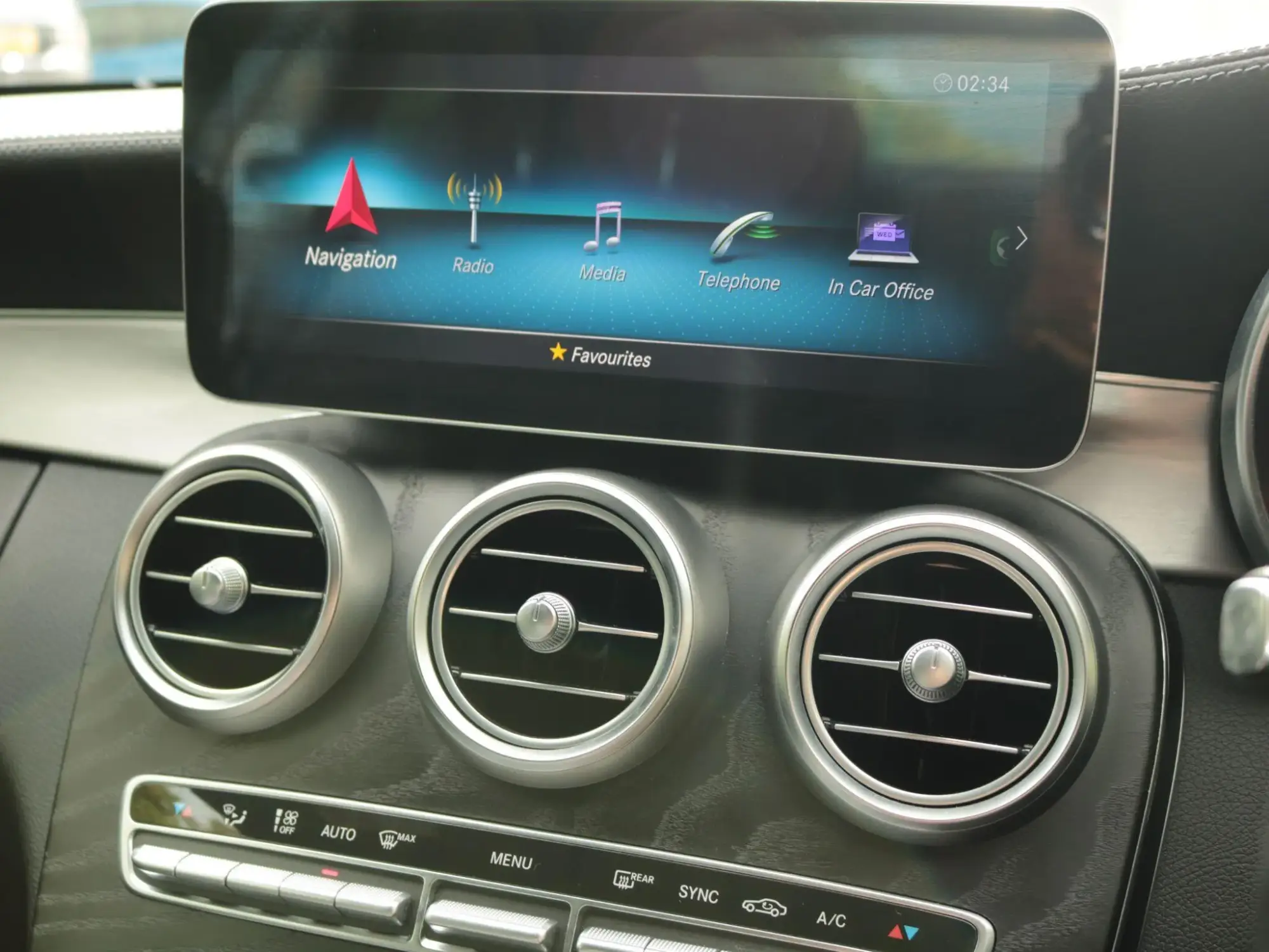 Mercedes-Benz C-Class Image 20