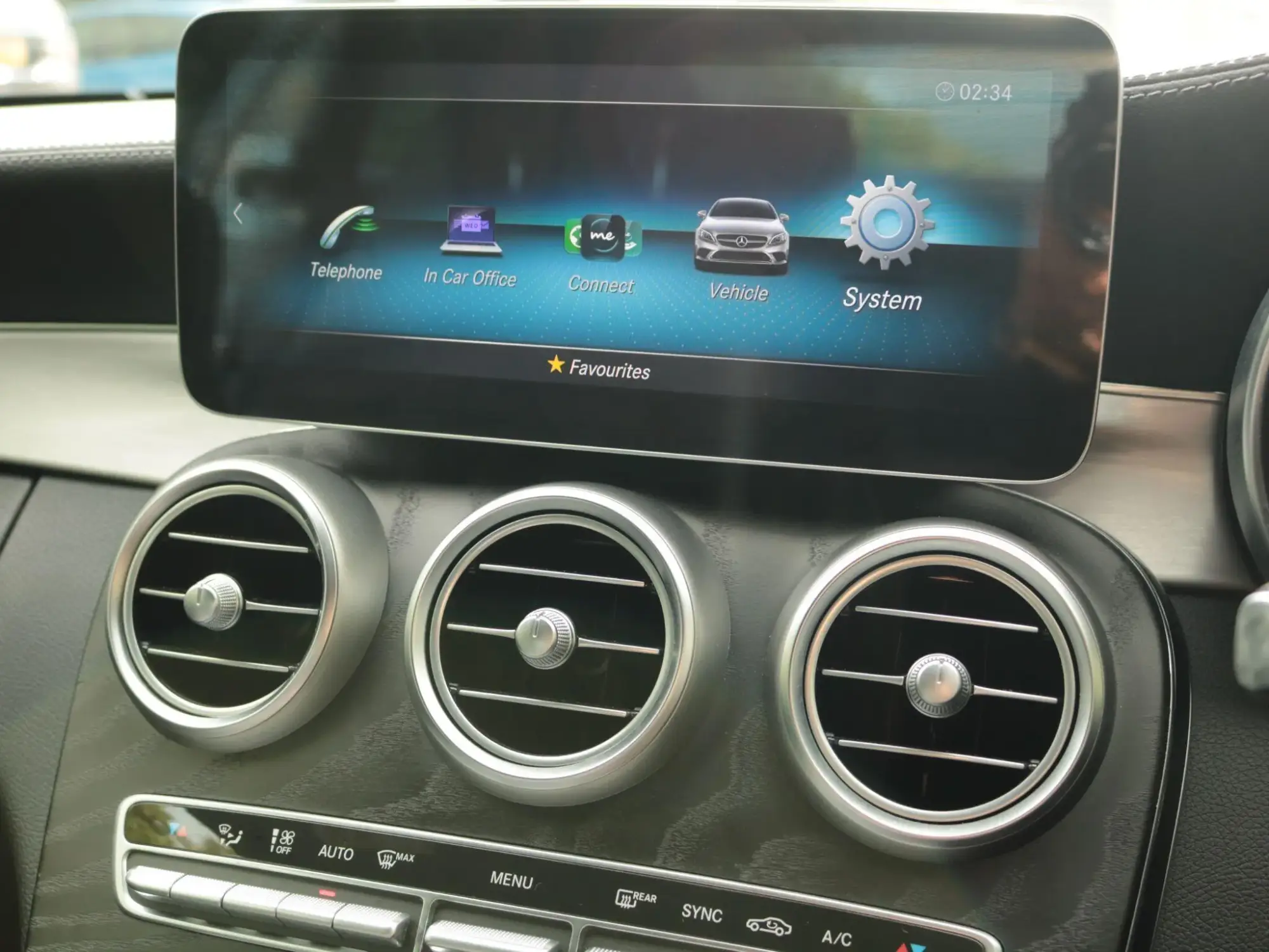 Mercedes-Benz C-Class Image 21