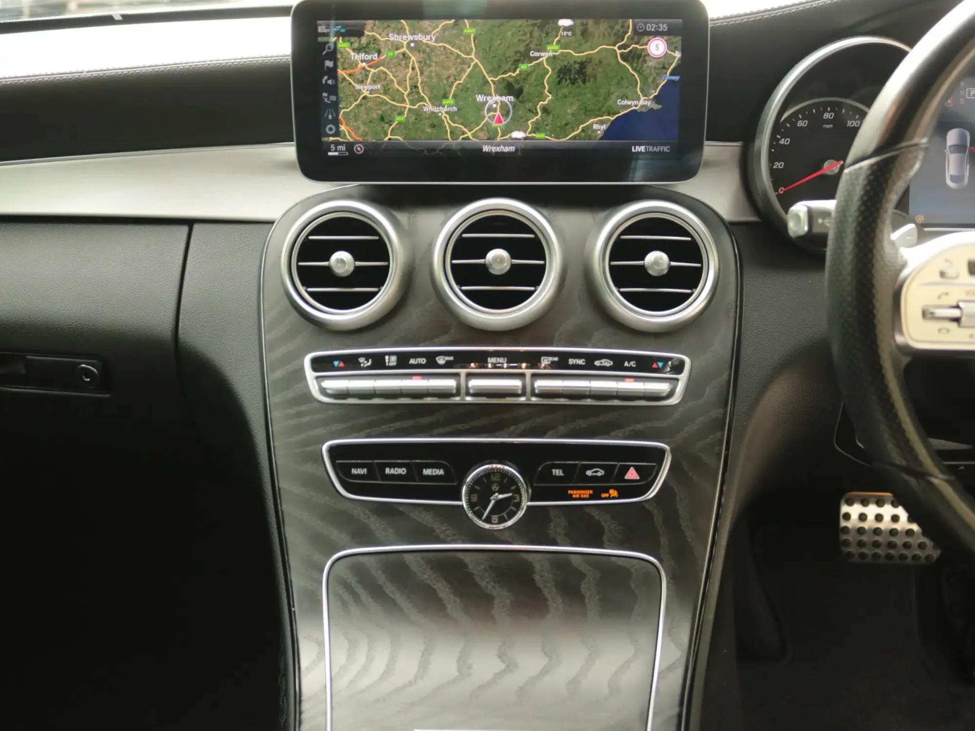 Mercedes-Benz C-Class Image 23