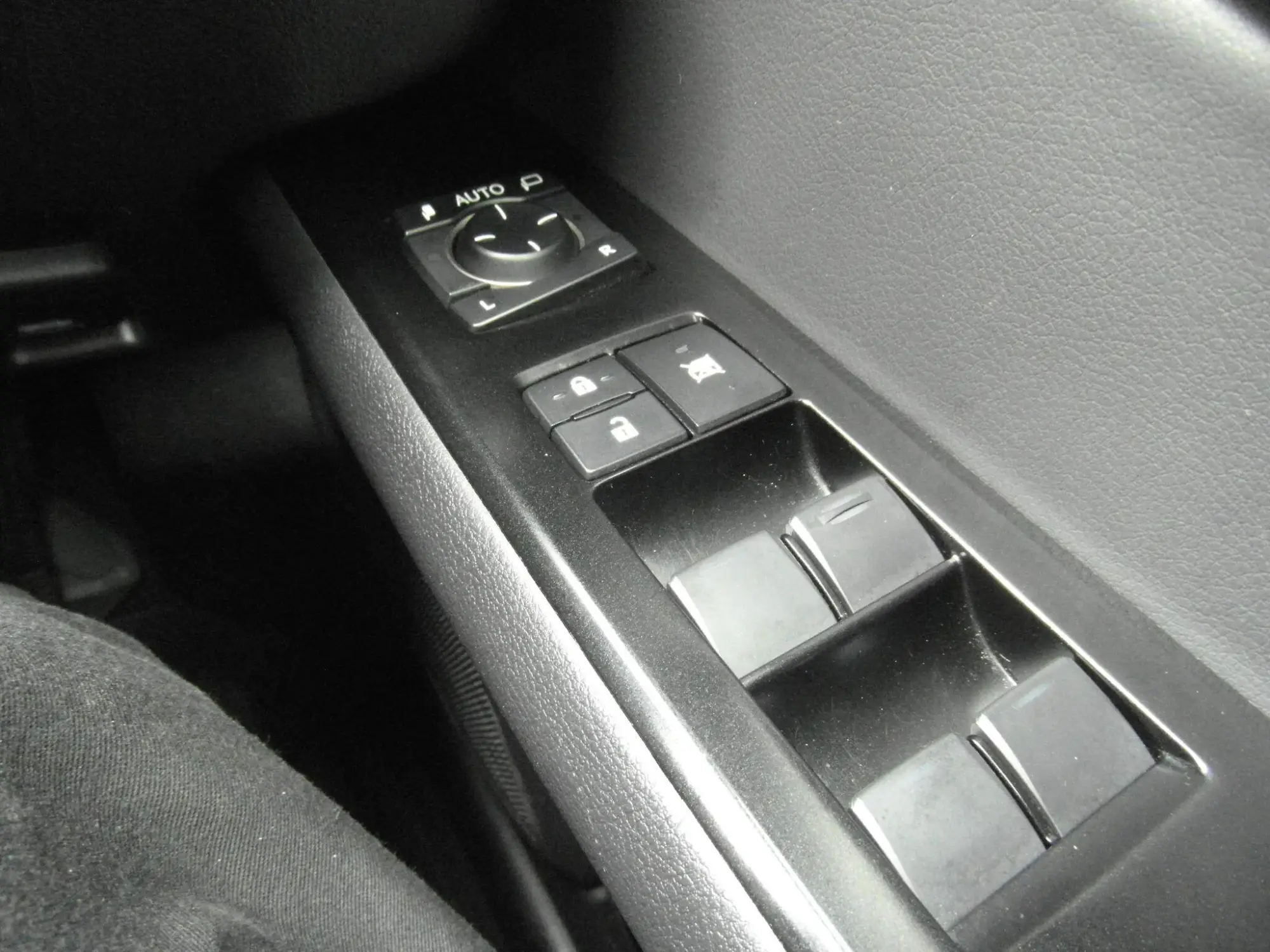 Lexus UX Self-Charging Hybrid Image 16 Lexus UX Self-Charging Hybrid Image 16