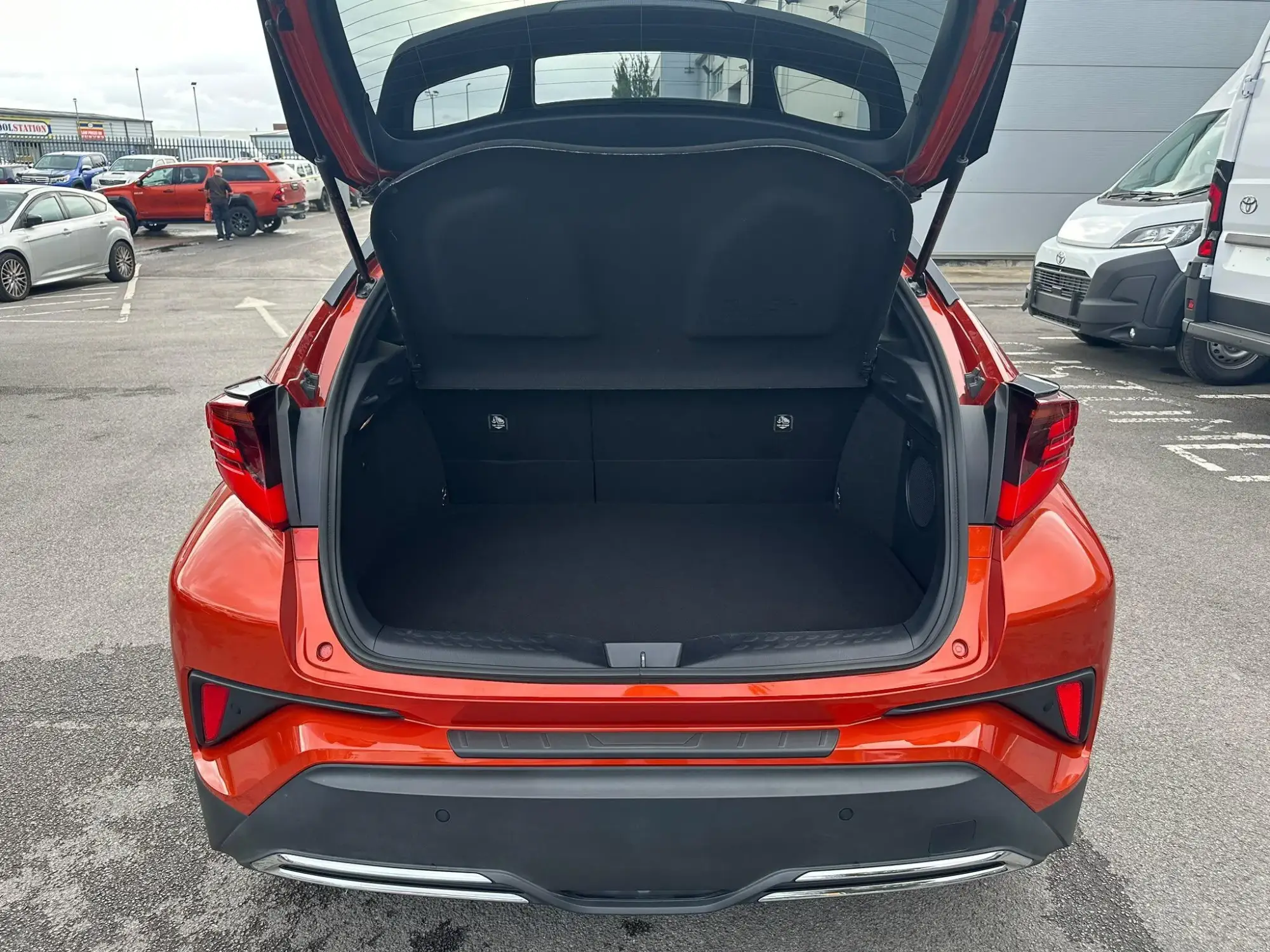 Toyota C-HR Self-Charging Hybrid Image 14 Toyota C-HR Self-Charging Hybrid Image 14