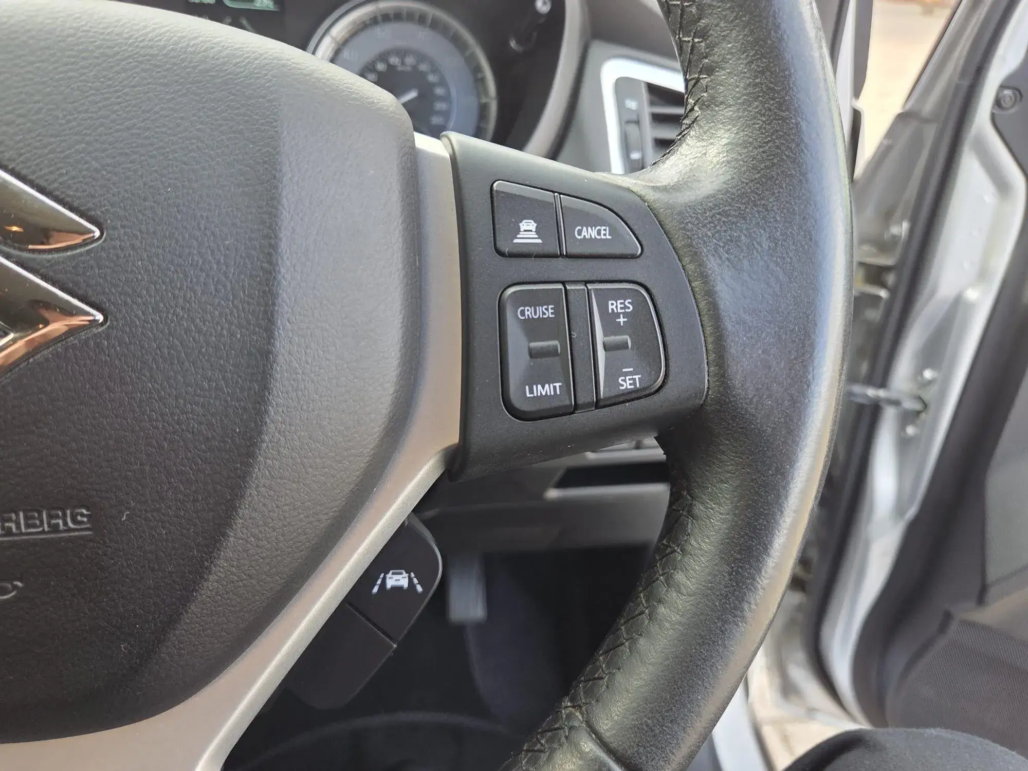 Suzuki S-Cross Image 18
