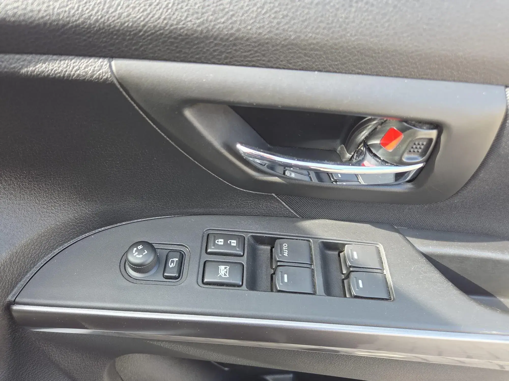 Suzuki S-Cross Image 23