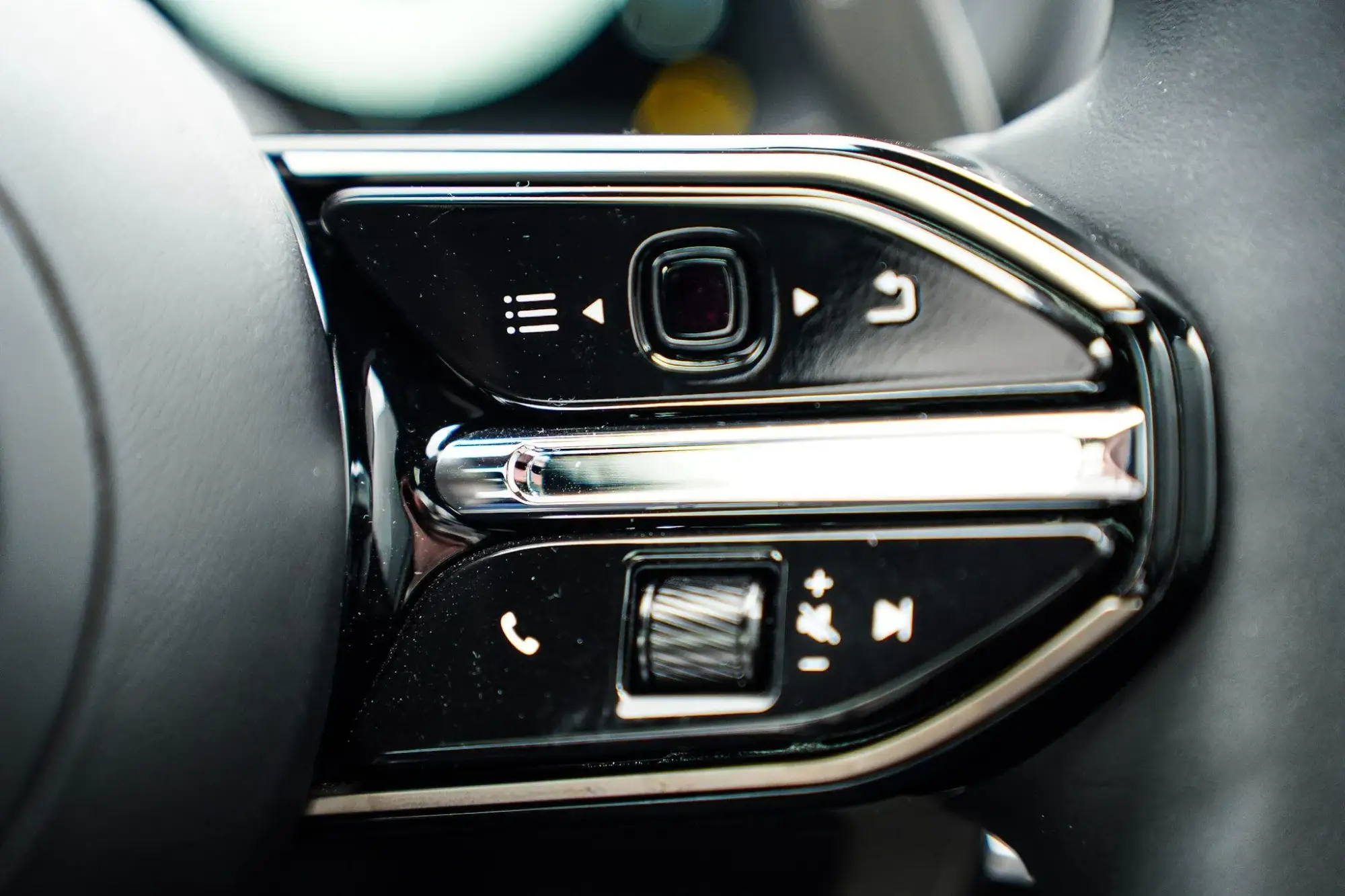 Aston Martin DBX Image 21 Aston Martin DBX Image 21