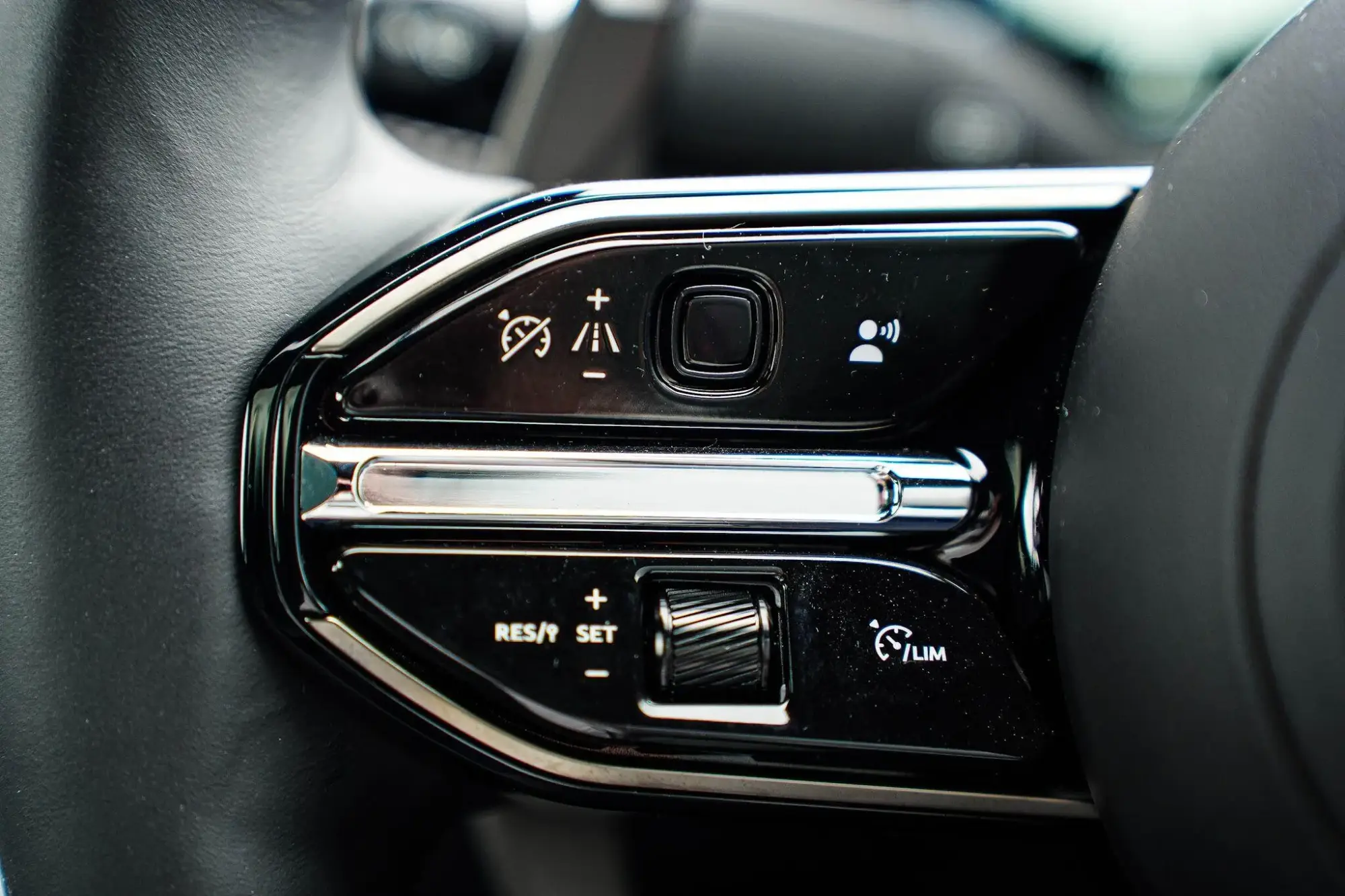 Aston Martin DBX Image 22 Aston Martin DBX Image 22