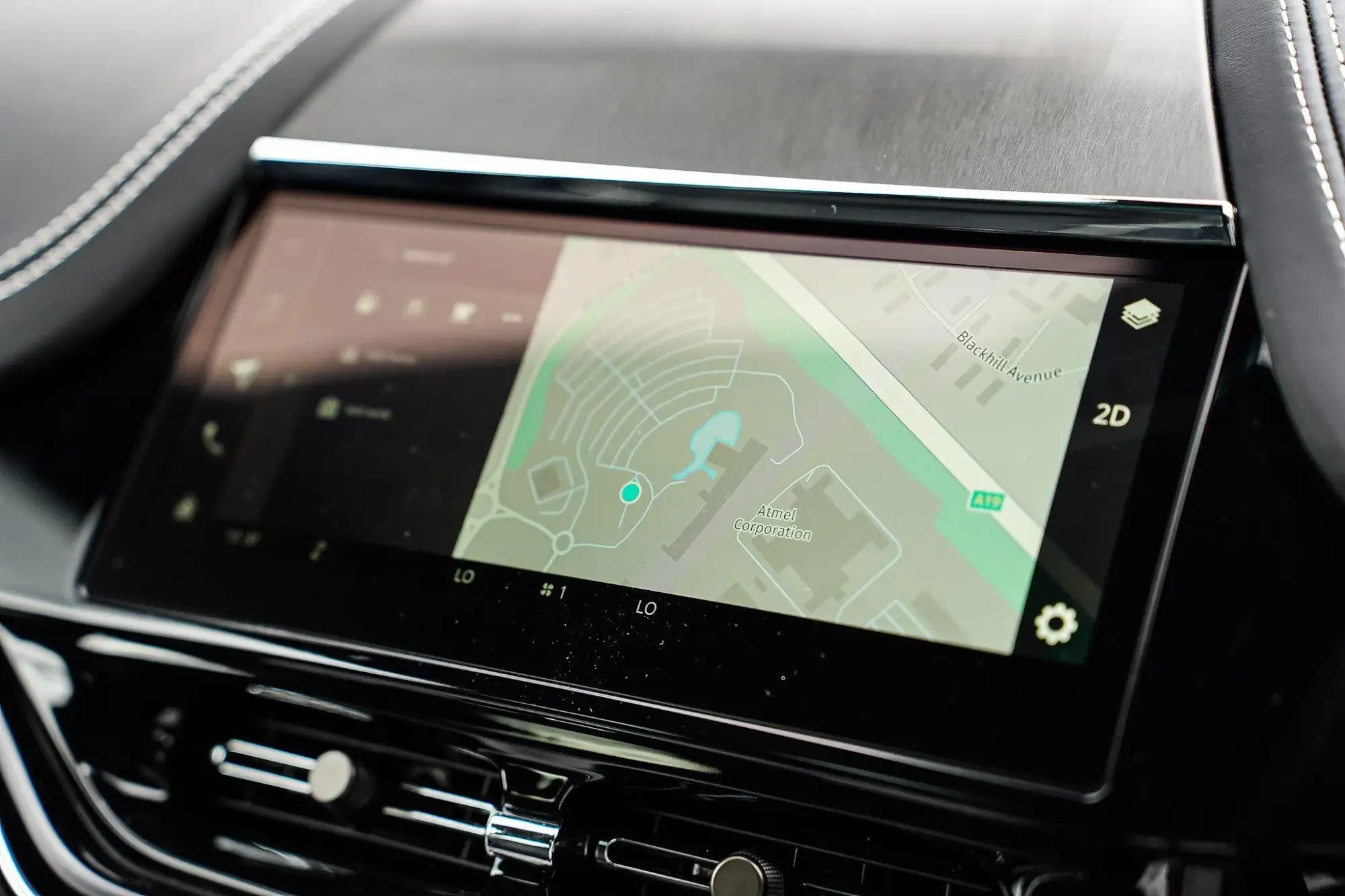 Aston Martin DBX Image 28 Aston Martin DBX Image 28