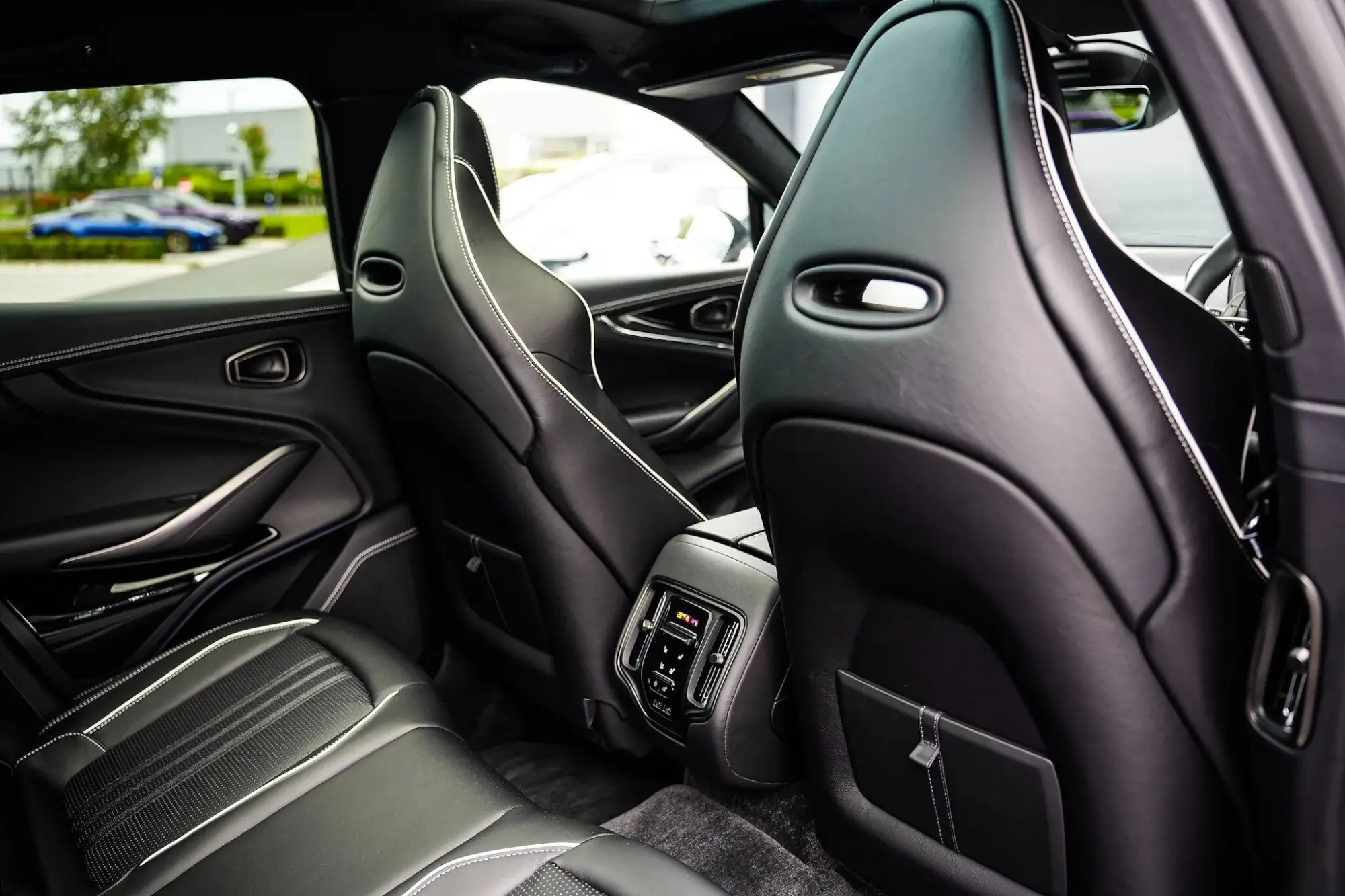 Aston Martin DBX Image 15 Aston Martin DBX Image 15