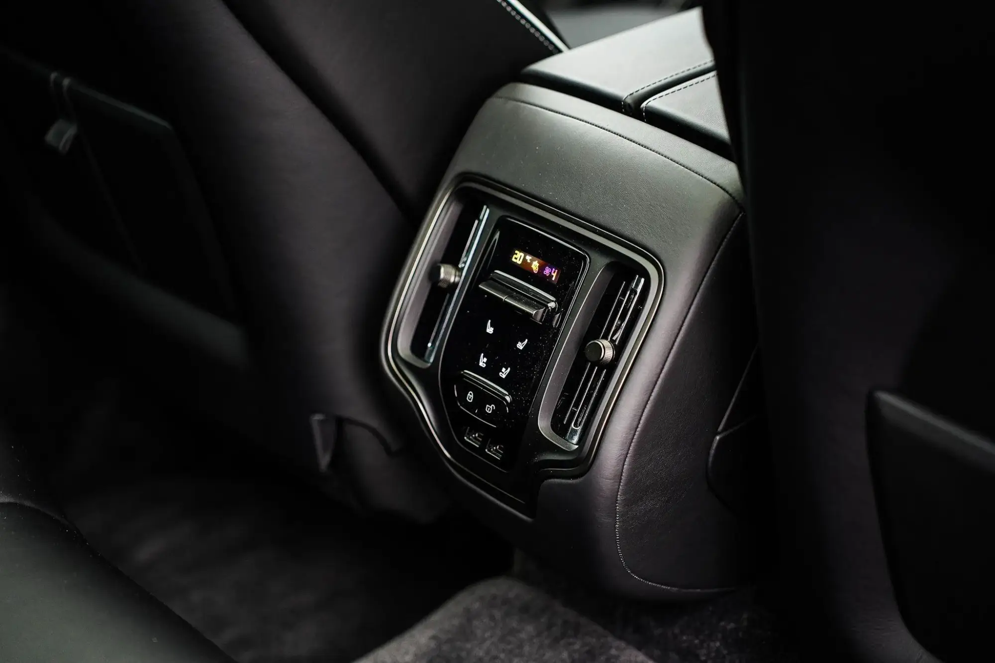 Aston Martin DBX Image 23 Aston Martin DBX Image 23
