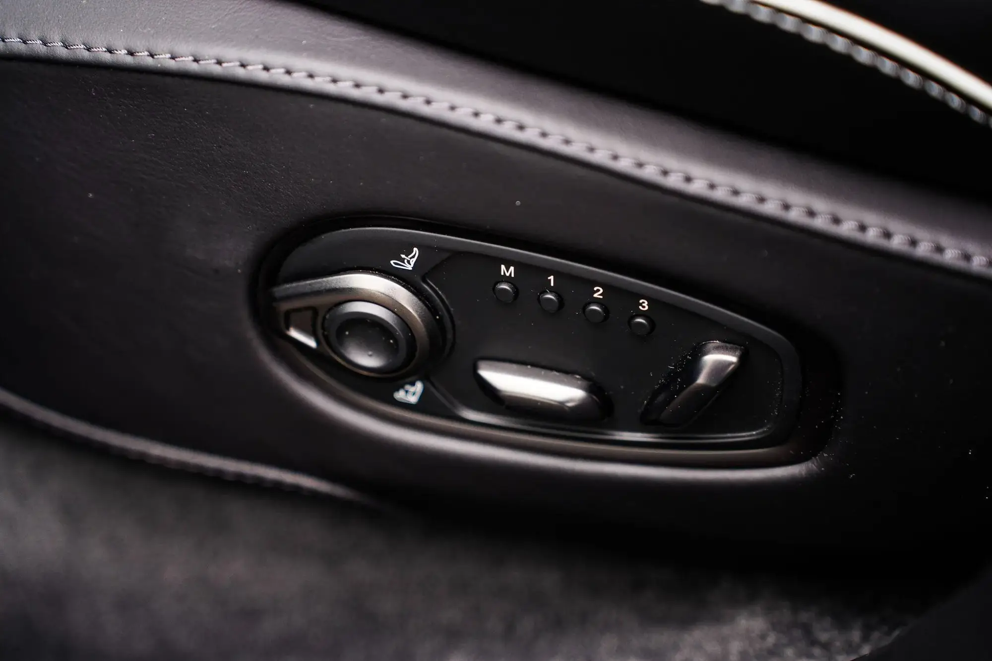Aston Martin DBX Image 24 Aston Martin DBX Image 24