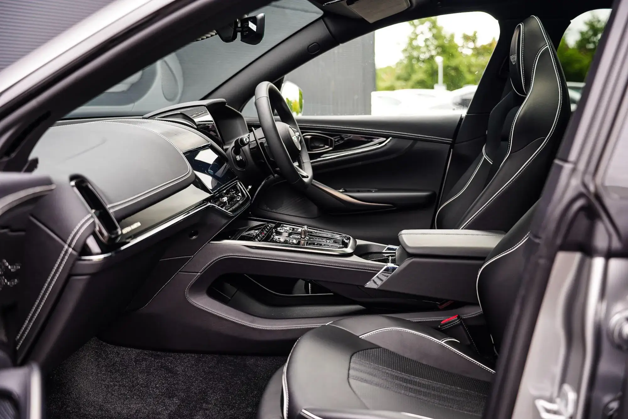 Aston Martin DBX Image 30 Aston Martin DBX Image 30